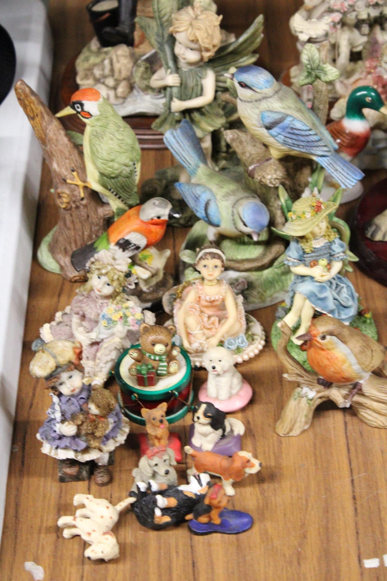 A LARGE QUANTITY OF ANIMAL AND BIRD FIGURES - Image 2 of 6