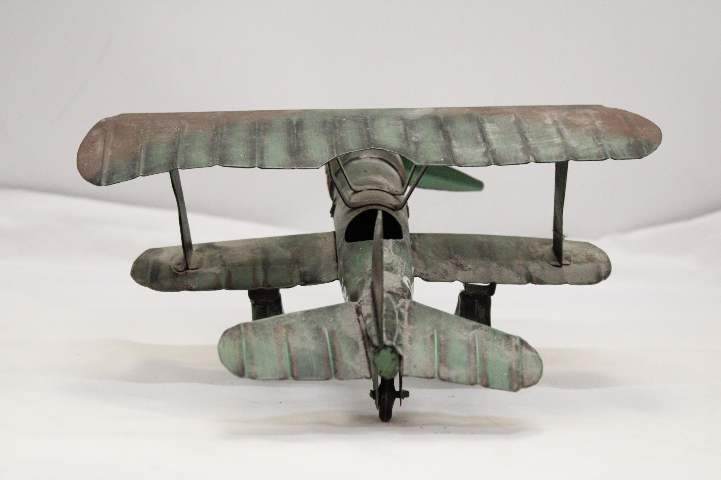 A U.S.A TIN PLATE BI-PLANE APPROXIMATELY 13CM HIGH BY 23CM LONG - Image 3 of 5