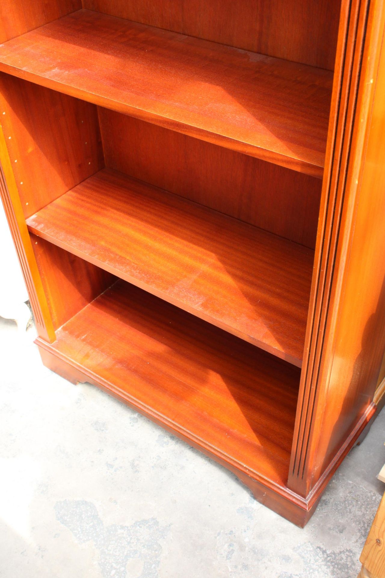 A MODERN MAHOGANY SIX TIER OPEN BOOKCASE, 33" WIDE - Image 3 of 3