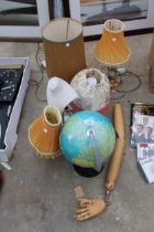 AN ASSORTMENT OF TABLE LAMPS AND A GLOBE