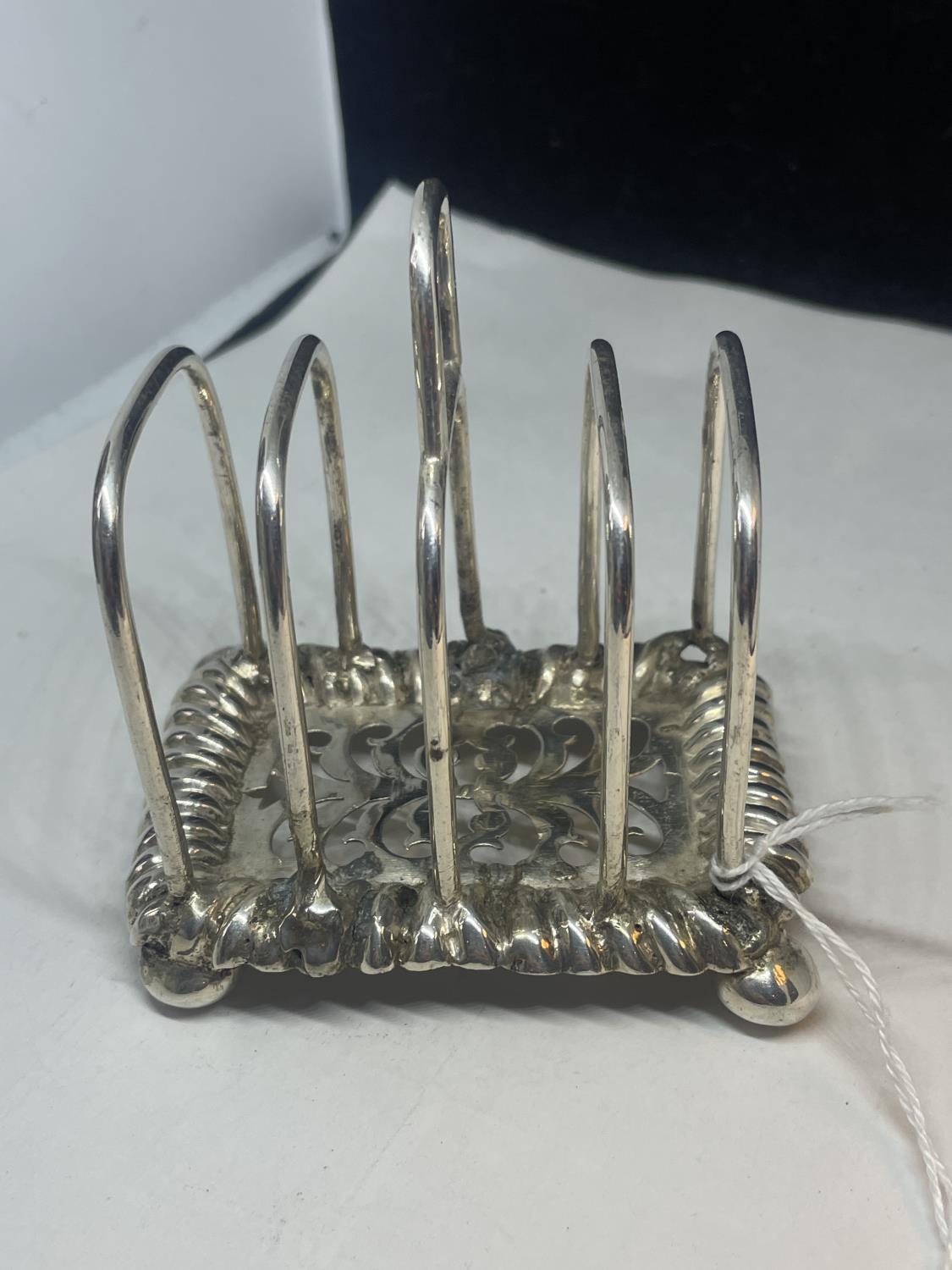 A HALLMARKED SHEFFIELD SILVER TOAST RACK GROSS WEIGHT 103.9 GRAMS