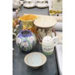 A MIXED LOT OF FIVE CERAMICS TO INCLUDE A VINTAGE BURLEIGH WARE RABBIT JUG, A CHAMELEON WARE VASE