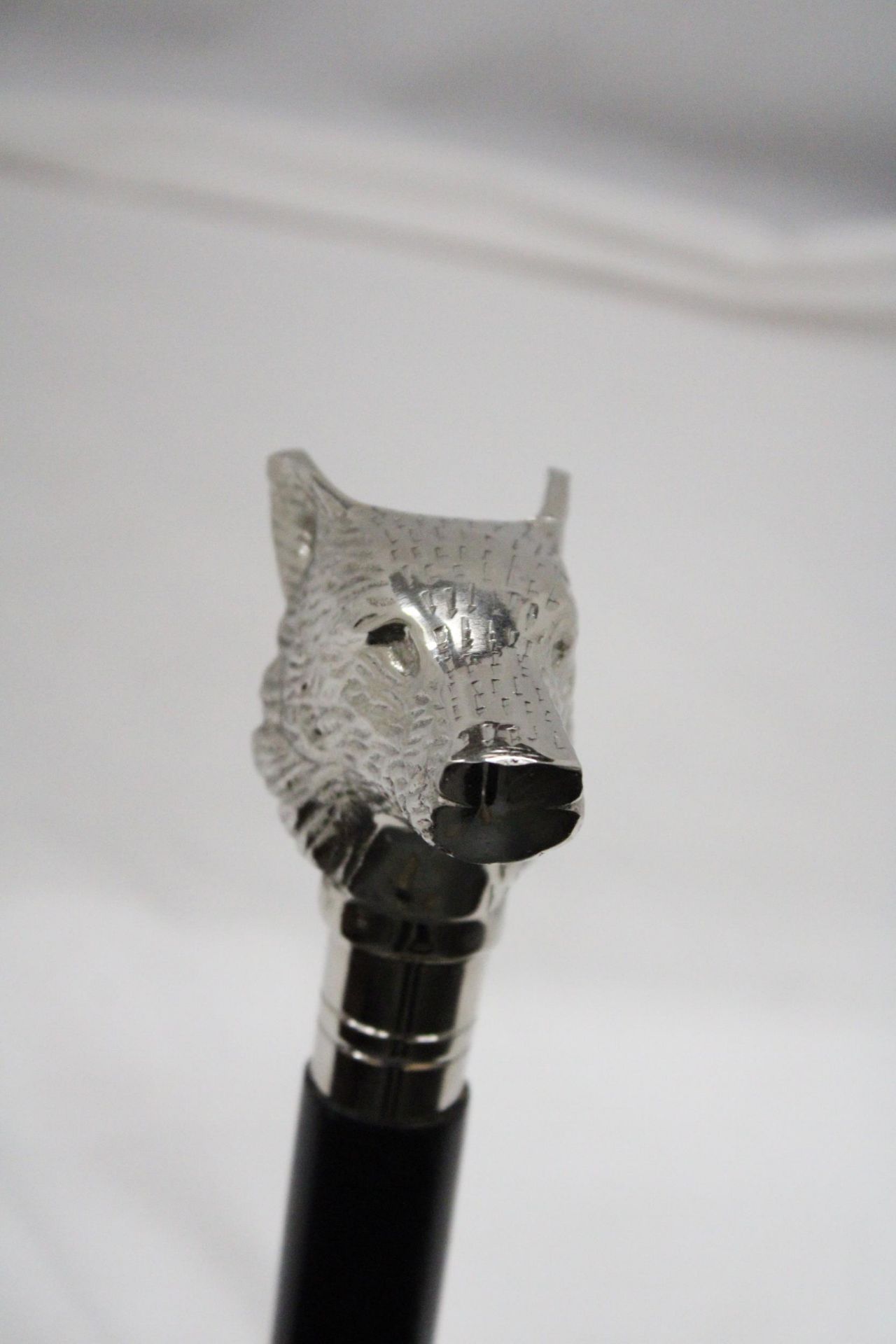 A WALKING STICK WITH A CHROME WOLF HANDLE - Image 3 of 6