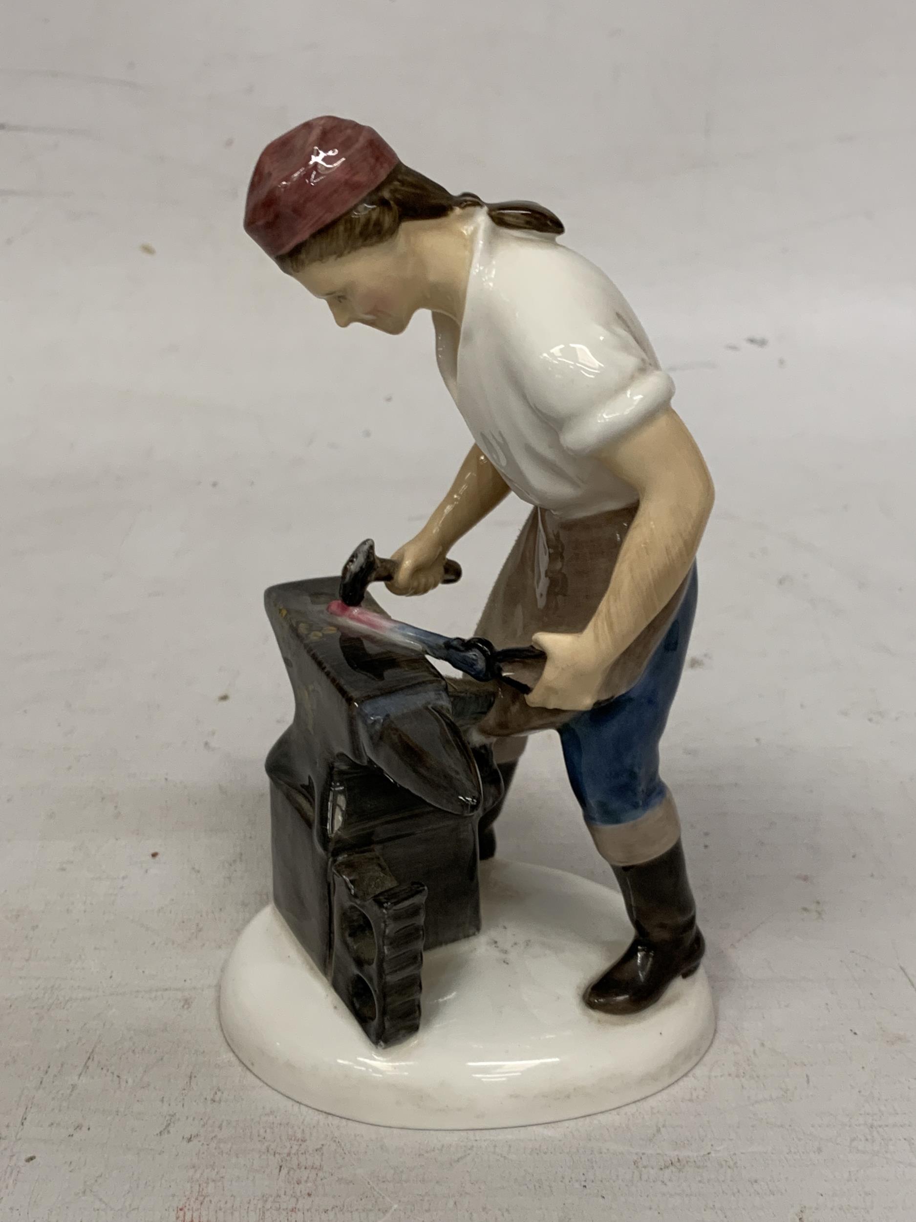 A ROYAL DOULTON FIGURE "THE BLACKSMITH OF WILLIAMSBURY" HN 2240 - Image 4 of 5