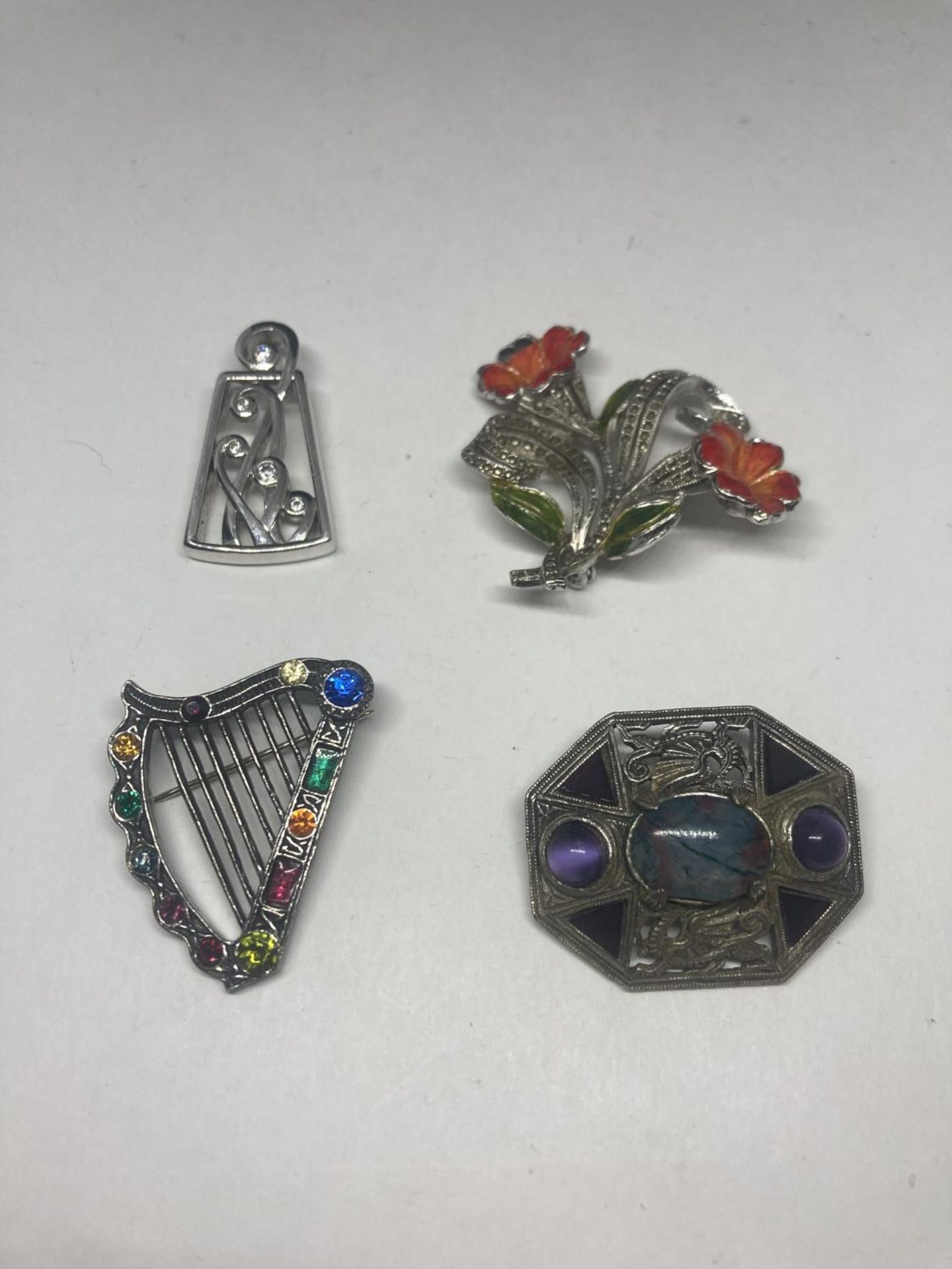 FOUR VINTAGE DESIGNER BROOCHES TO INCLUDE A MIRACLE AND A HOLLYWOOD