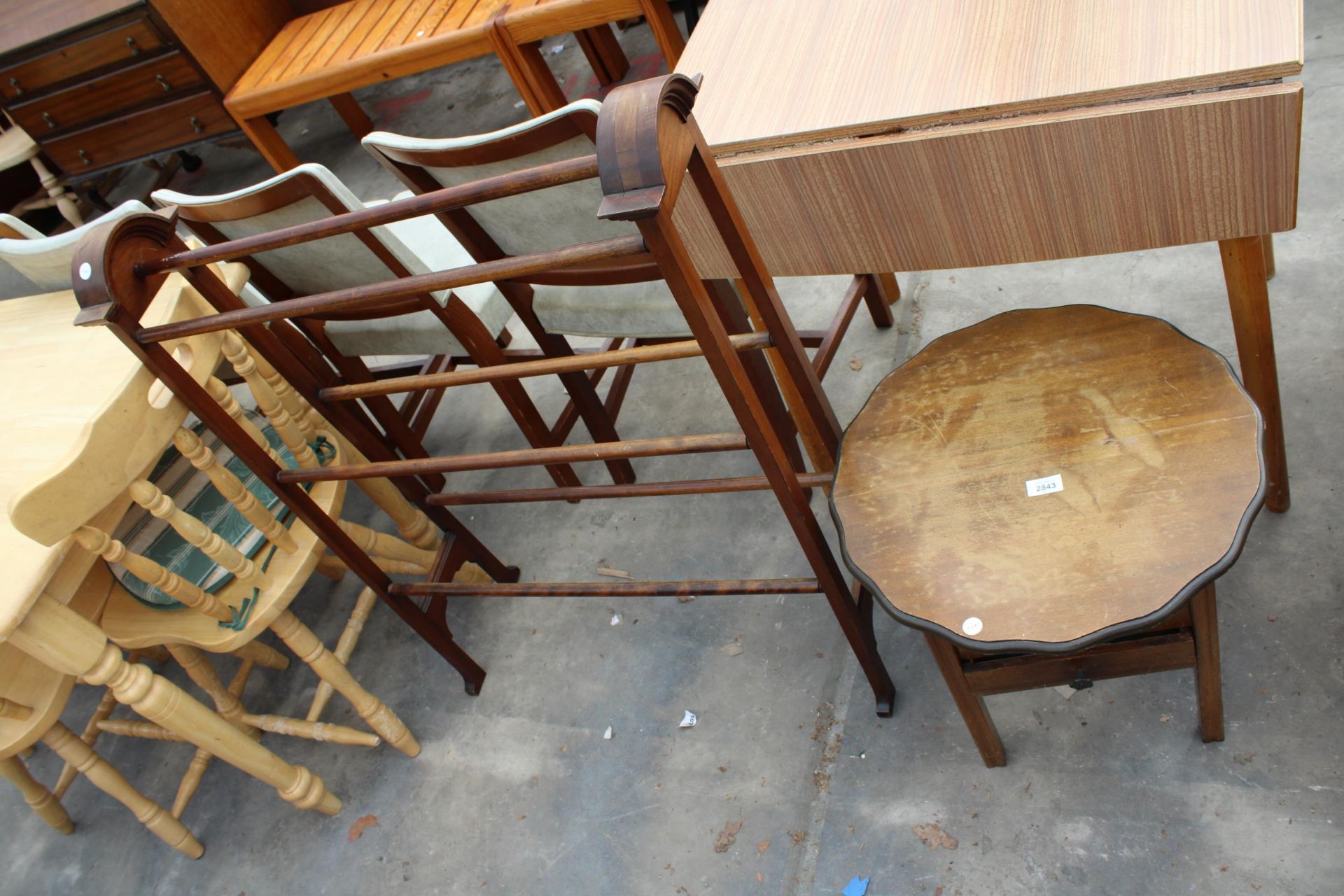 AN EDWARDIAN MAHOGANY SEVEN BAR TOWEL RAIL AND A MID 20TH CENTURY WORK TABLE/BOX