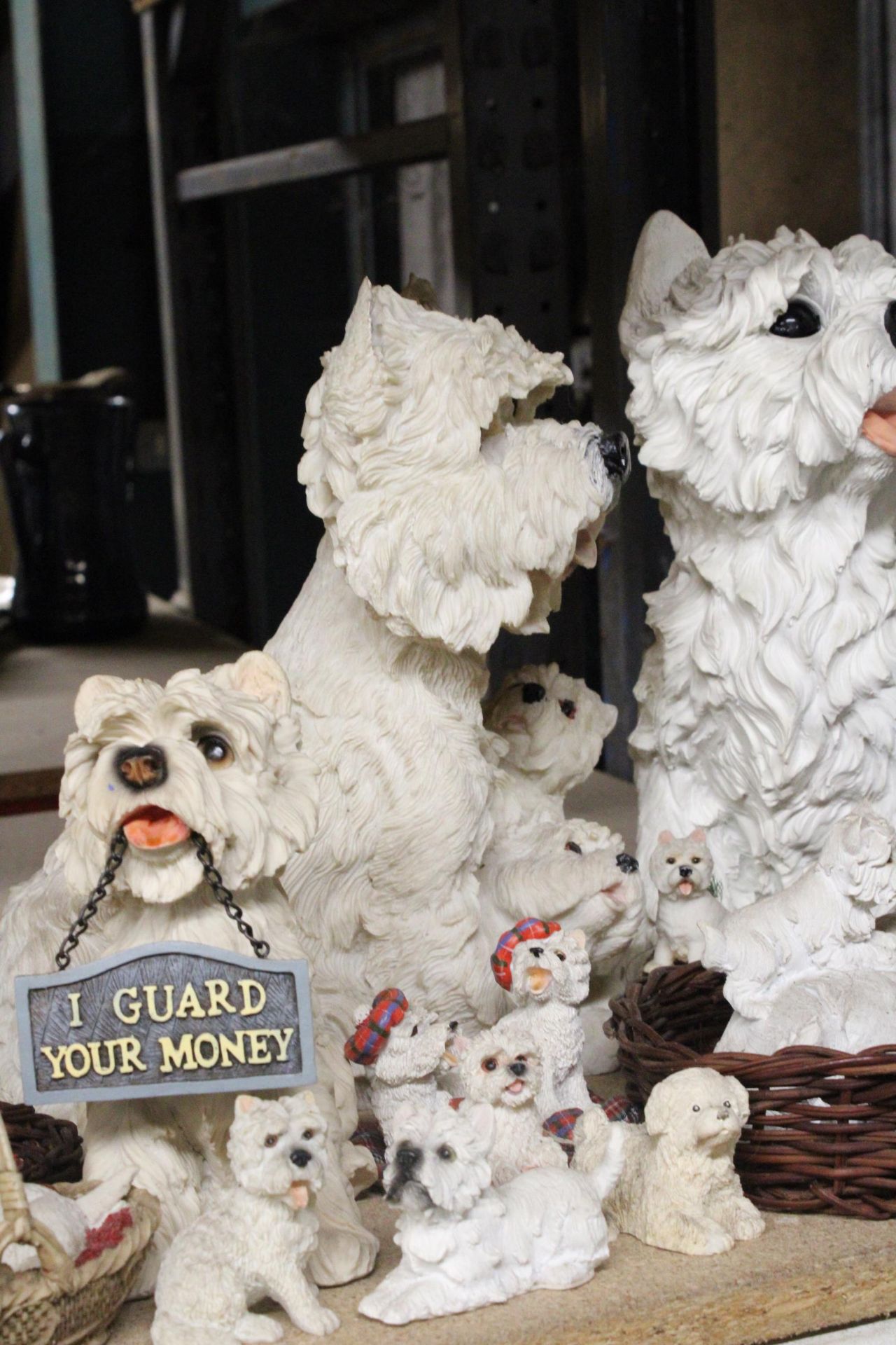 A LARGE COLLECTION OF RESIN WESTIE DOG FIGURES - Image 4 of 6