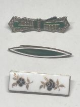 THREE VINTAGE ENAMEL BROOCHES TO INCLUDE AND ART DECO STYLE