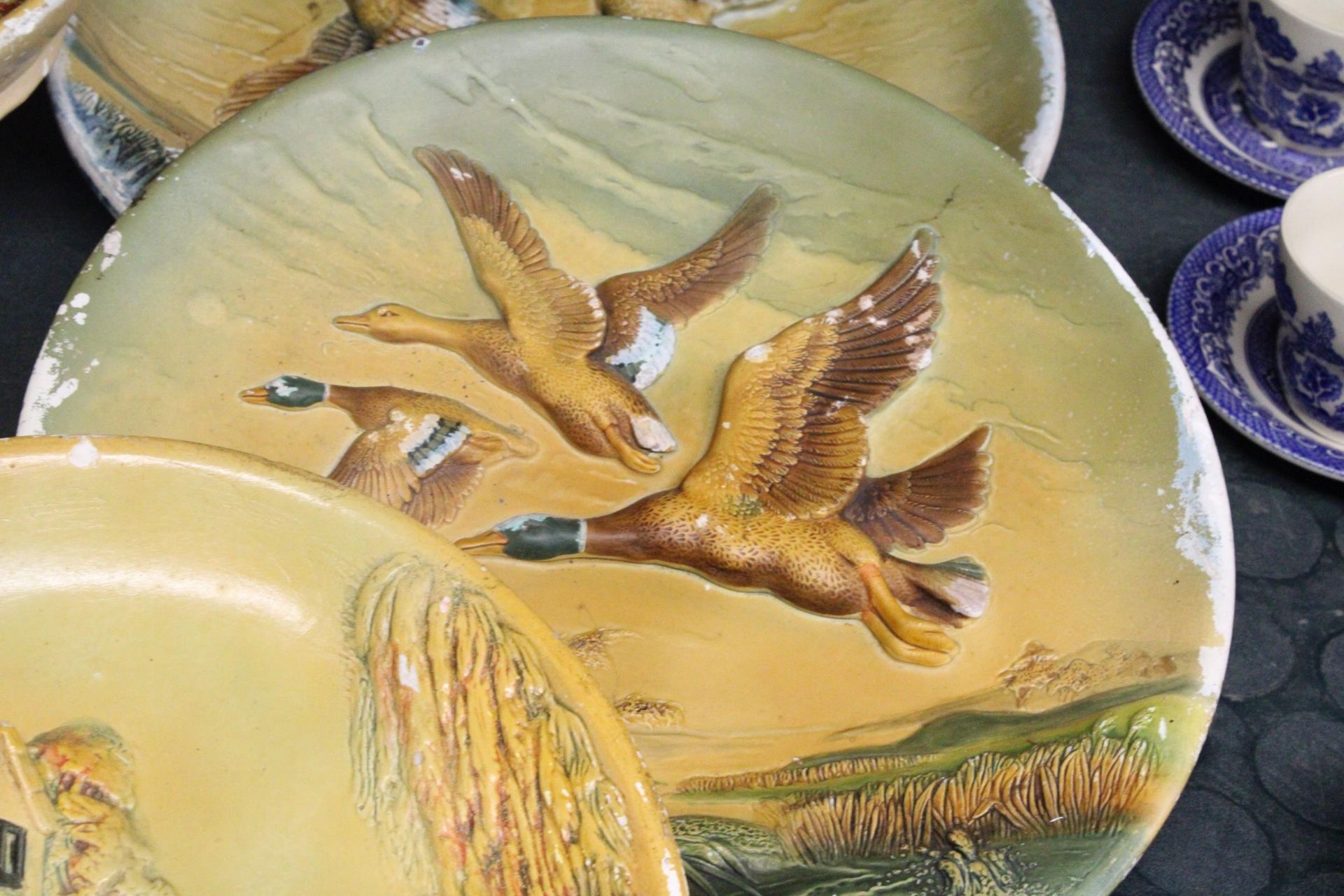 FIVE LARGE 3-D CHALKWARE VINTAGE PLATES WITH IMAGES OF HOUSES AND DUCKS - Image 3 of 6