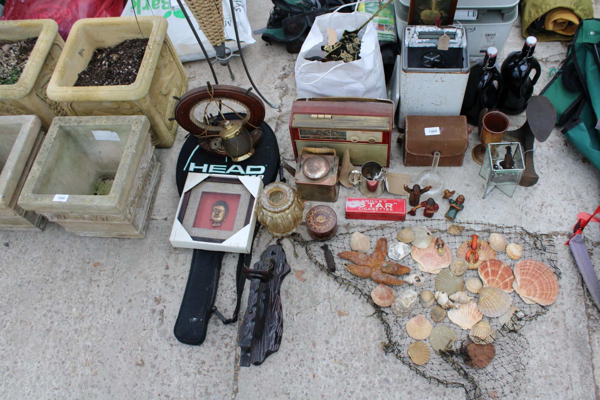 AN ASSORTMENT OF ITEMS TO INCLUDE A RADIO, A COBBLERS LAST, SHELLS AND BOTTLES ETC - Image 2 of 4