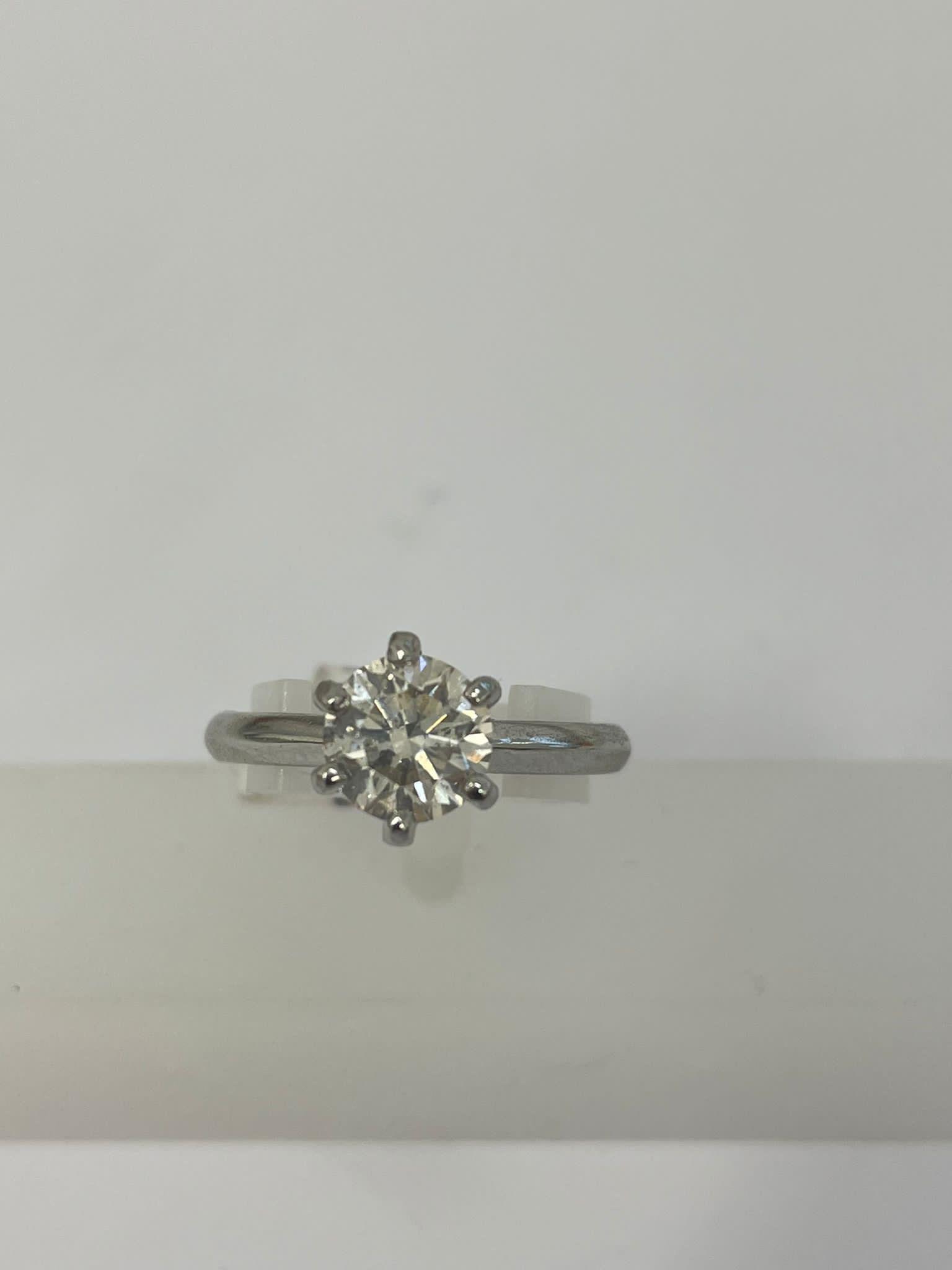 A LADIES 1.3 CARAT DIAMOND AND PLATINUM RING, SIX CLAW SET, COLOUR G/H, CLARITY SI-1, SIZE L/M, - Image 2 of 4