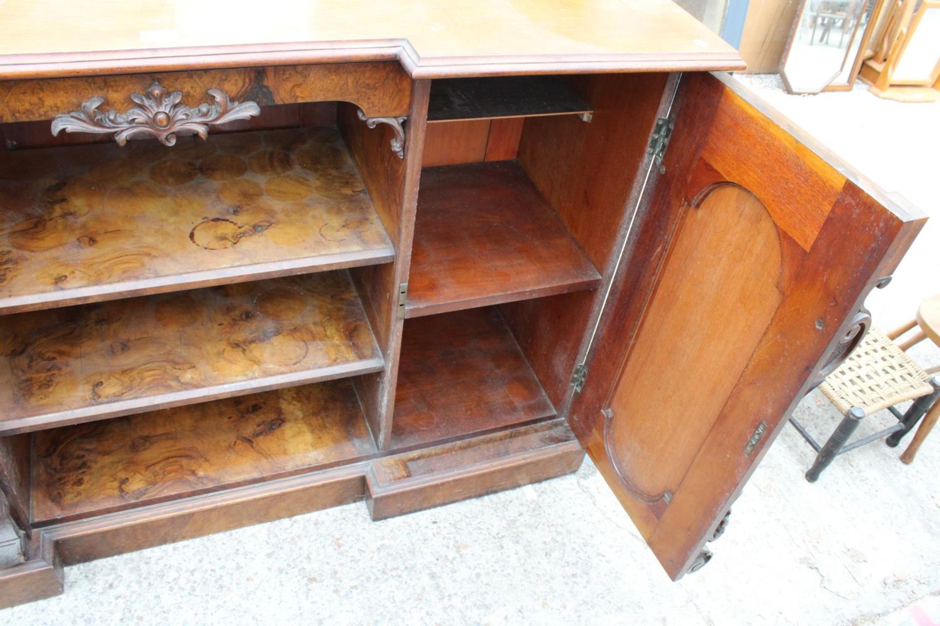 A VICTORIAN MAHOGANY AND WALNUT BREAKFRONT SIDEBOARD ENCLOSING TWO CUPBOARDS 59" WIDE - Image 6 of 7