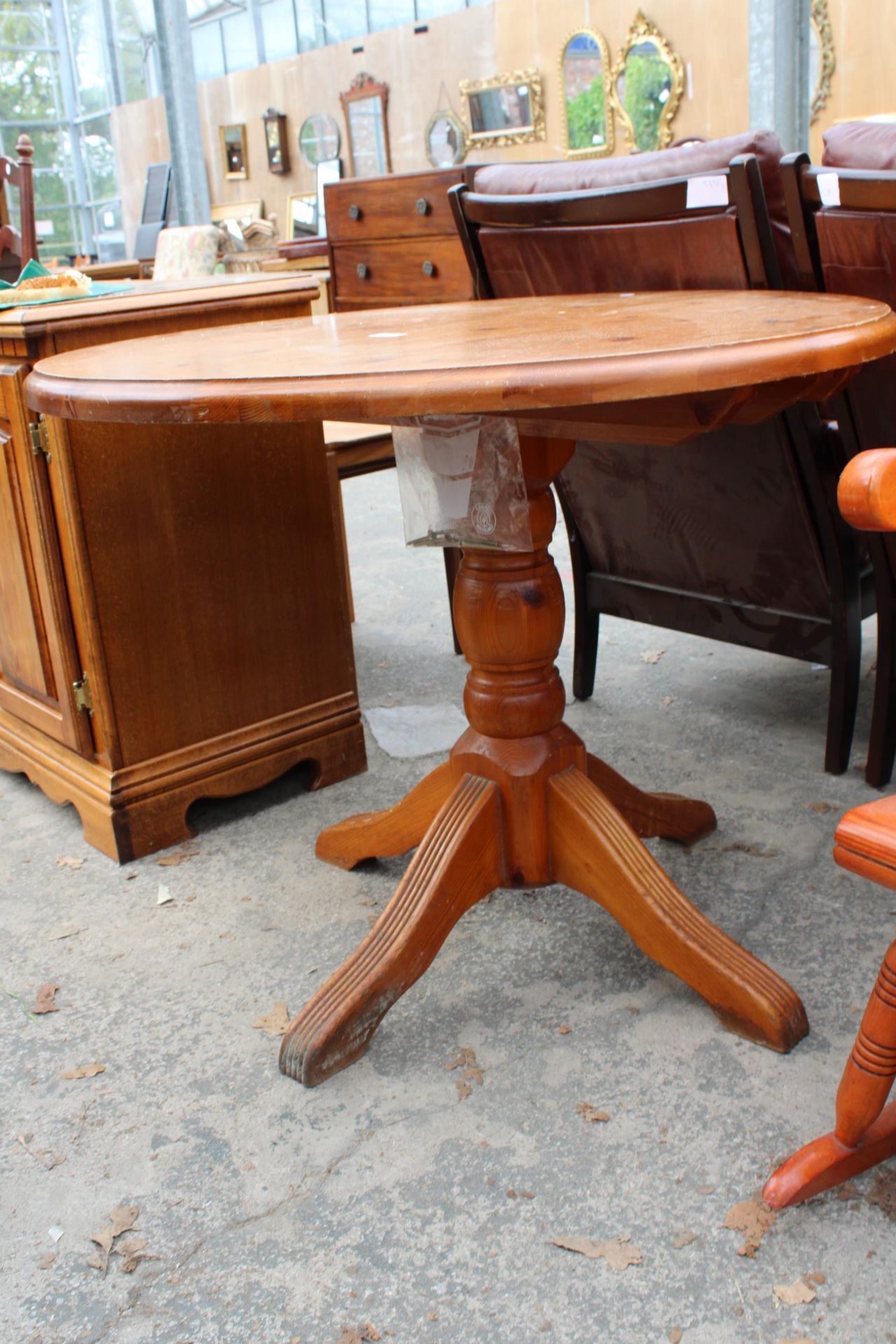 A MODERN 36" DIAMETER PINE DINING TABLE ON PEDESTAL BASE - Image 2 of 2