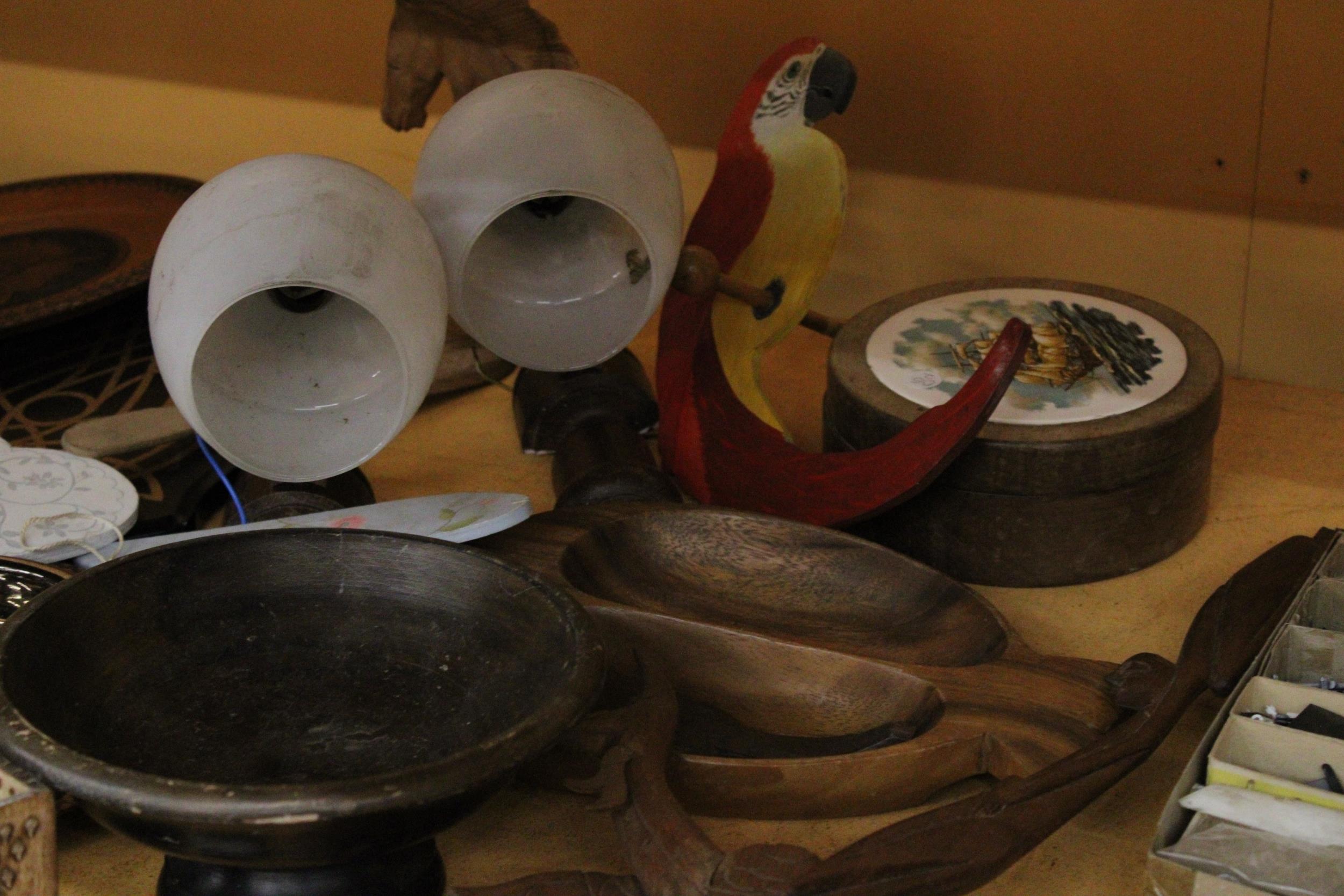 A LARGE QUANTITY OF TREEN ITEMS TO INCLUDE, BOWLS, A PAIR OF WALL LAMPS, BOOK-ENDS, ANIMAL - Image 4 of 6