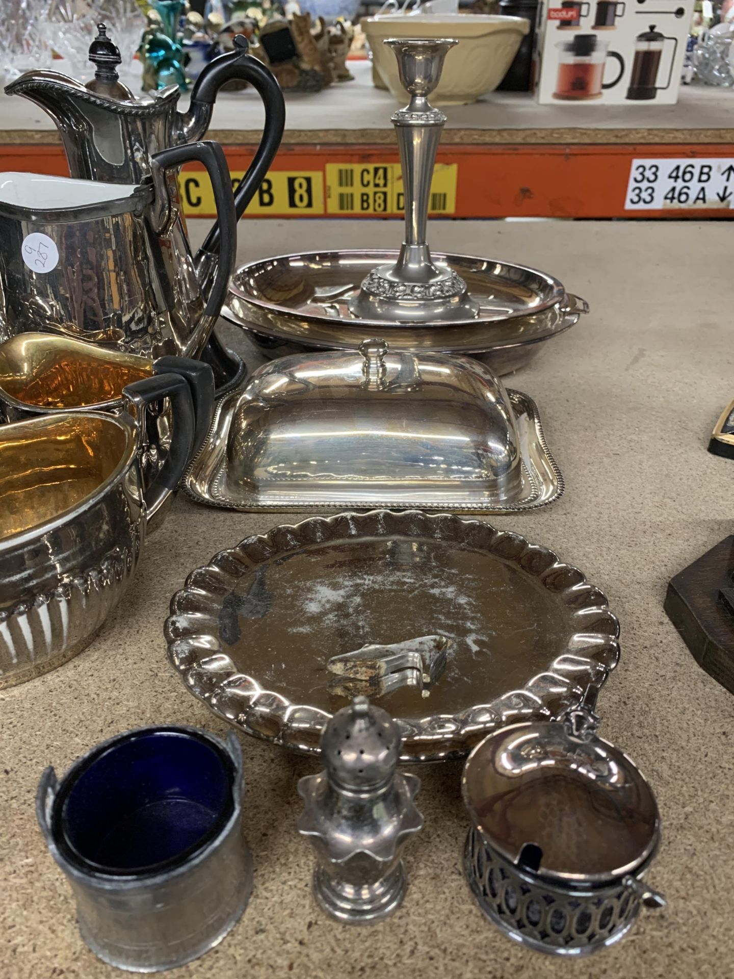 A LARGE MIXED LOT OF SILVER PLATE TO INCLUDE A CANDLE STICK, BUTTER DISH, ROSE BOWL, CAKE PLATE ETC, - Image 2 of 4