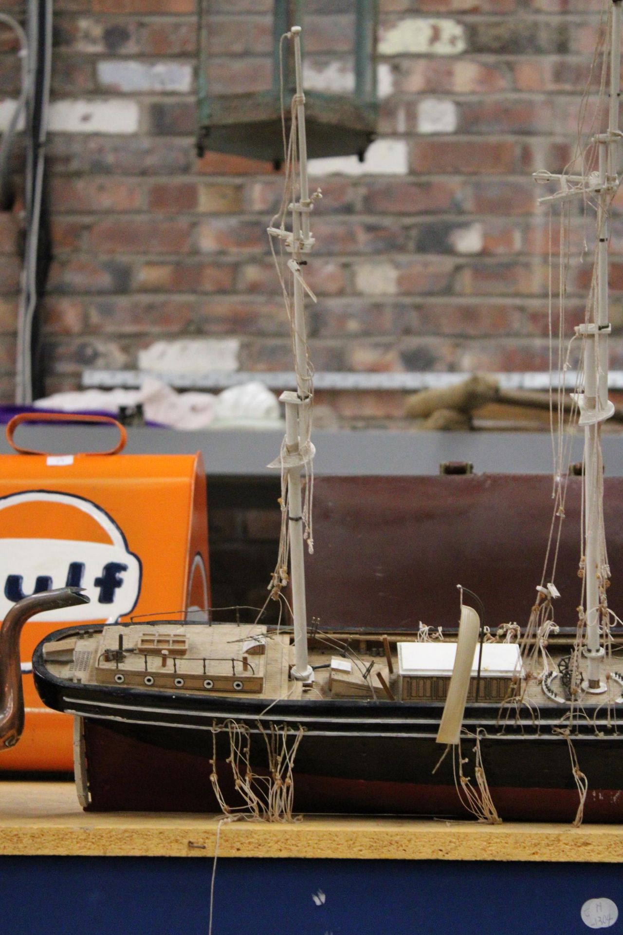 A LARGE WOODEN MODEL OF A SAILING SHIP WITH RIGGING, ETC., - LENGTH APPROX 1 METRE - Image 3 of 7