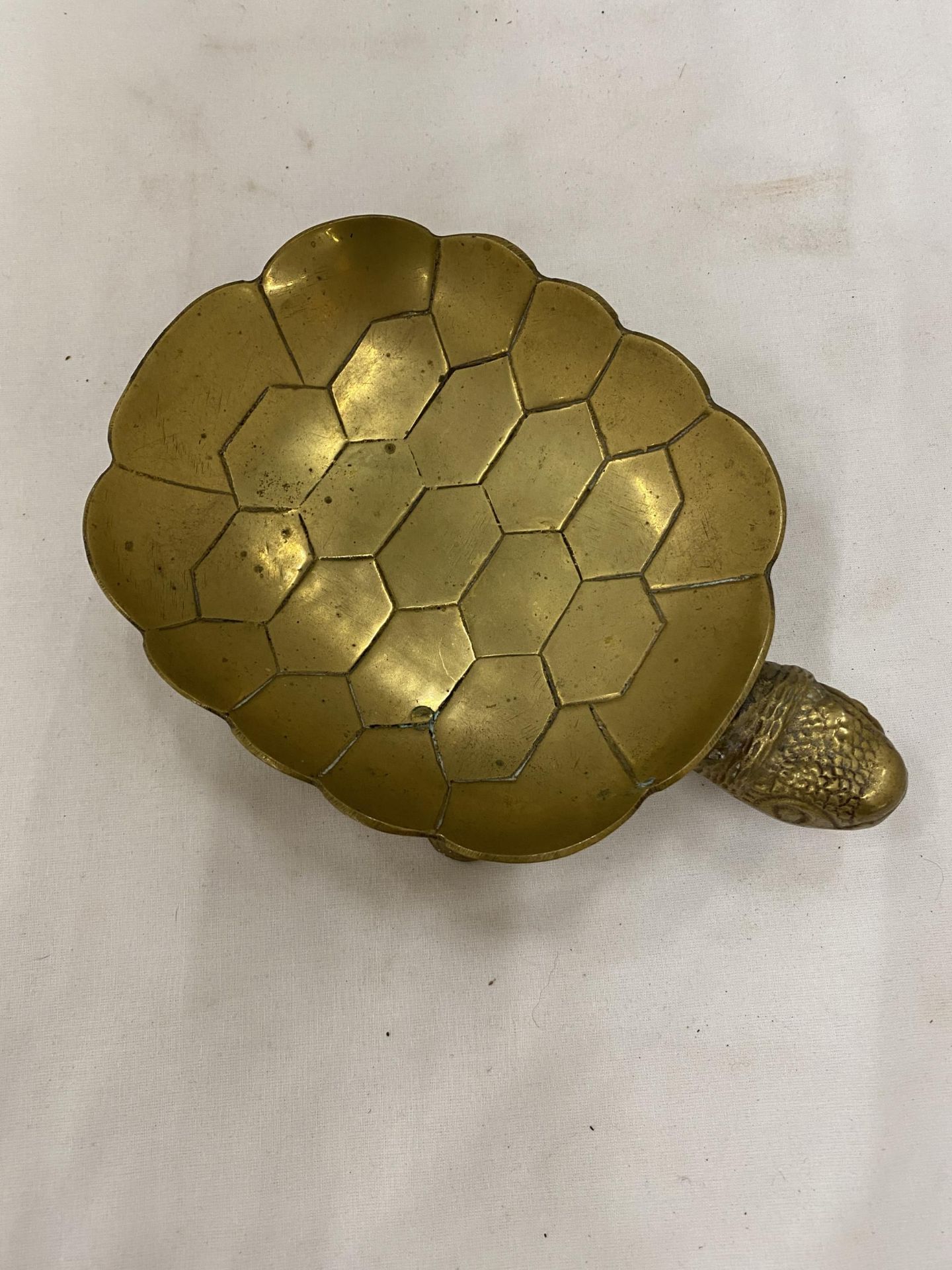 A VINTAGE BRASS TURTLE DISH - Image 2 of 6
