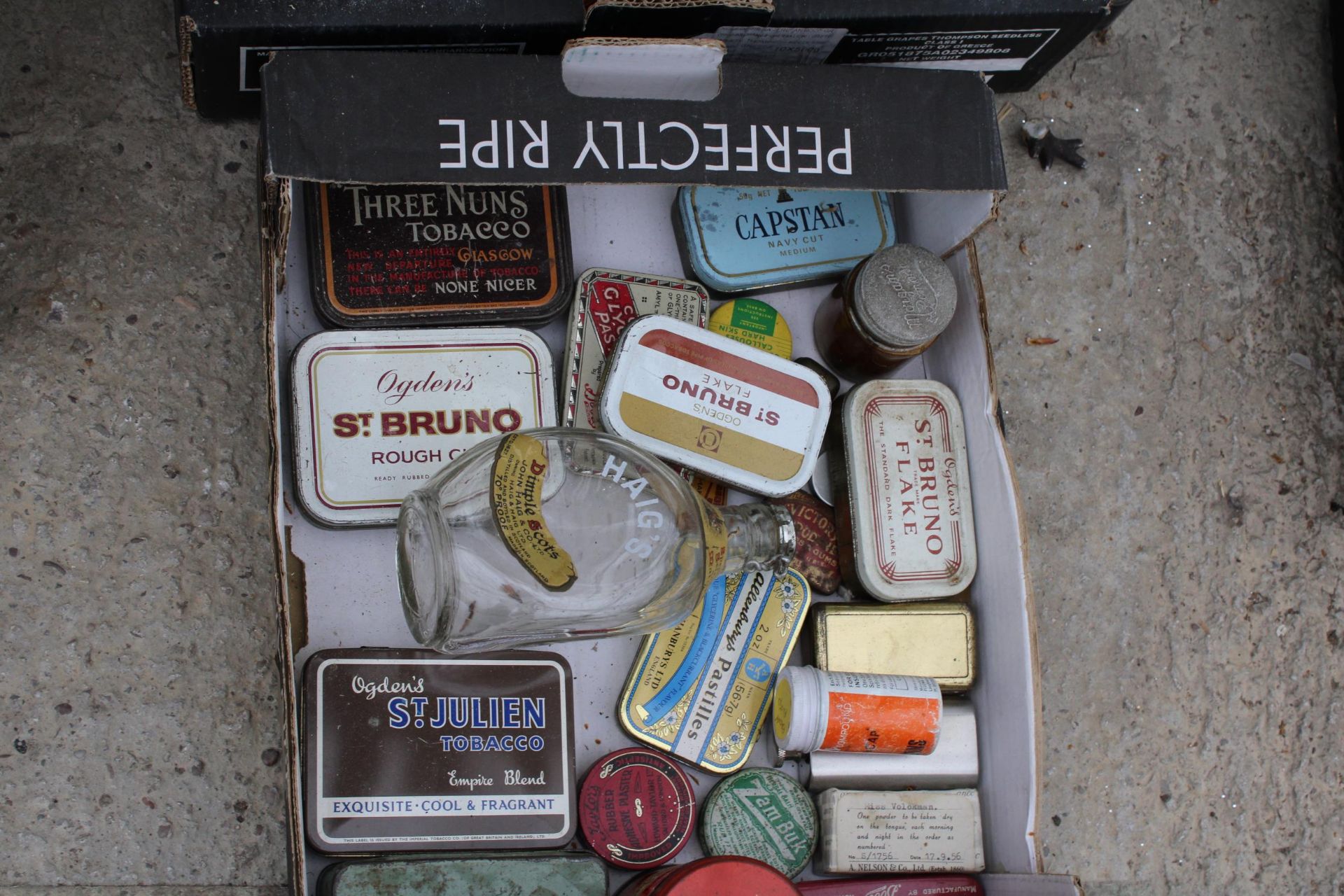 AN ASSORTMENT OF VARIOUS VINTAGE TINS - Image 3 of 3