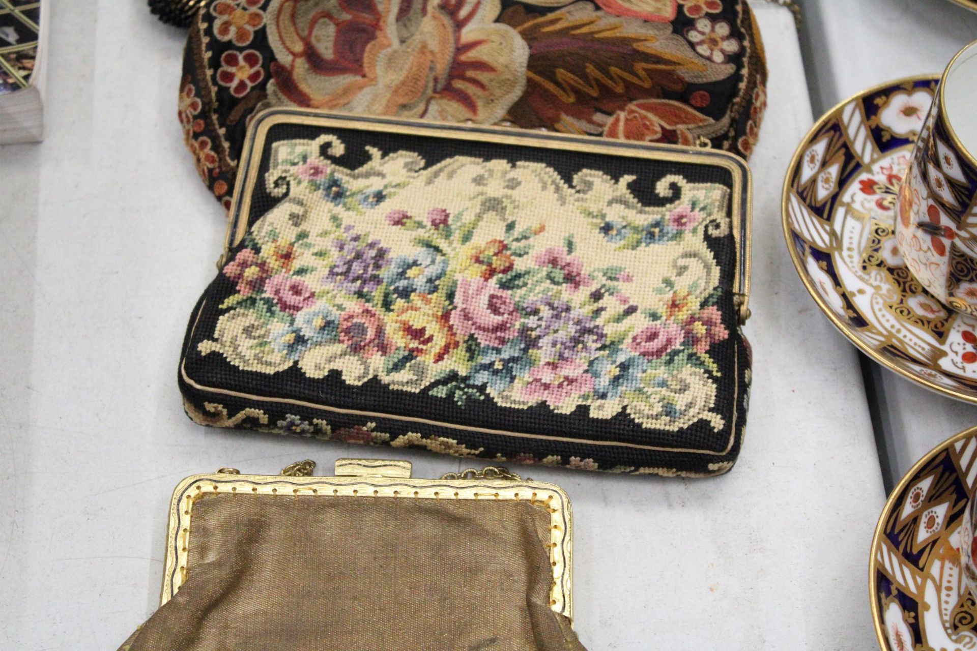 FIVE VINTAGE BAGS TO INCLUDE TAPESTRY AND EMBROIDERY - Image 4 of 6
