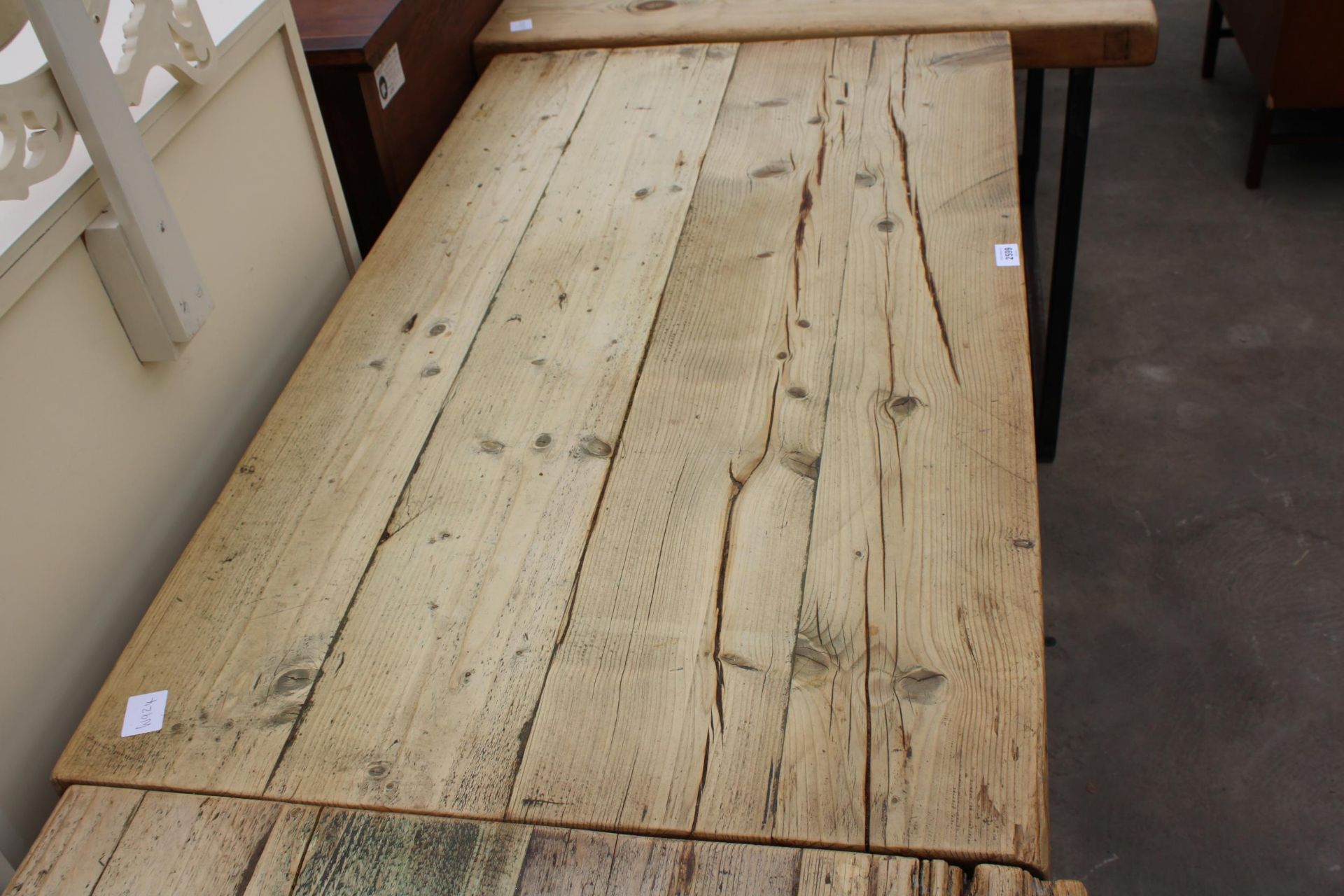 A RUSTIC FOUR PLANK TABLE, 47" X 27" ON METAL LEGS - Image 2 of 2