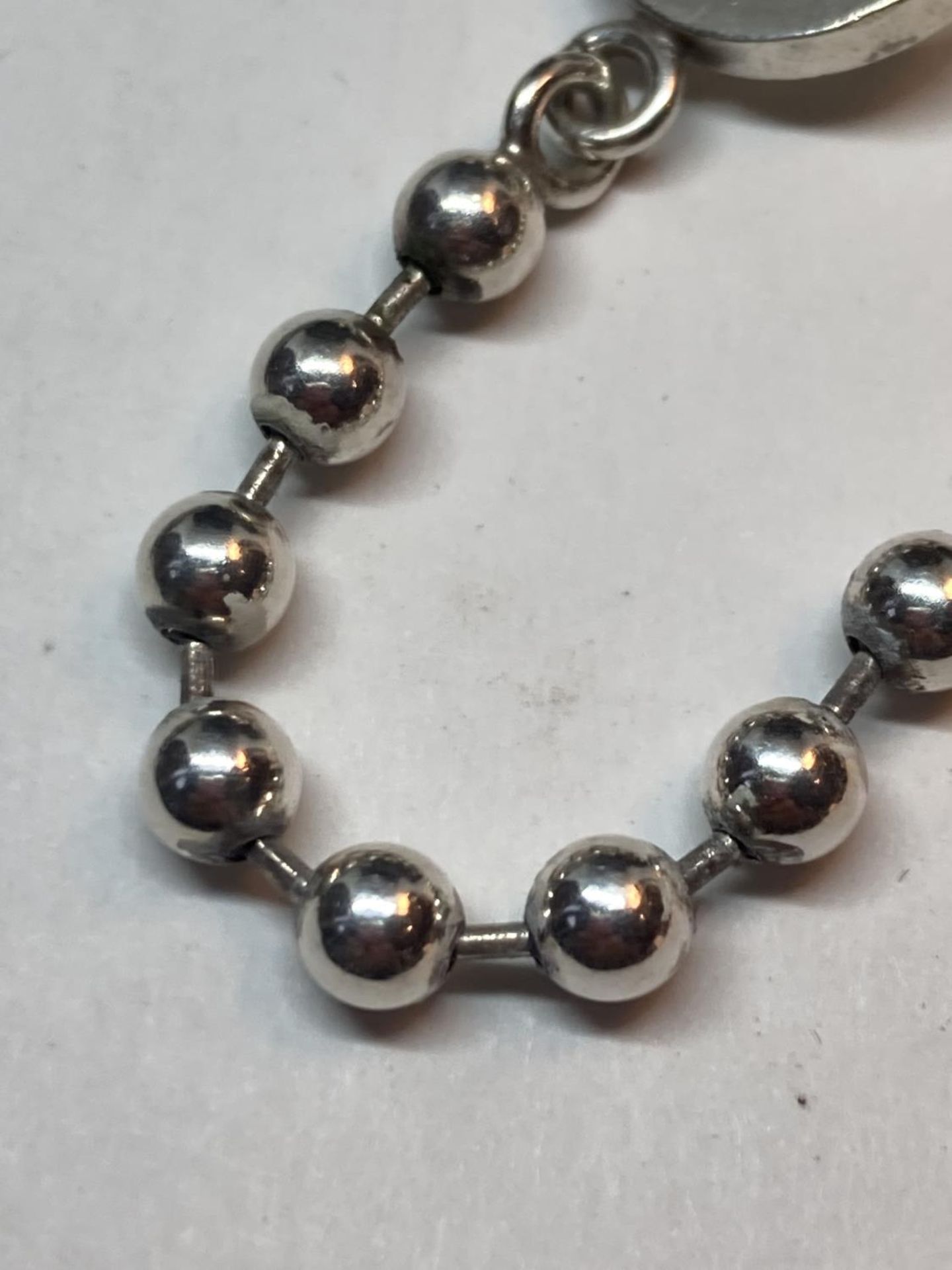 A GENUINE GUCCI SILVER BOULE CHAIN BRACELET APPROXIMATLY 18CM LONG IN ORIGINAL PRESENTATION BOX WITH - Image 8 of 12