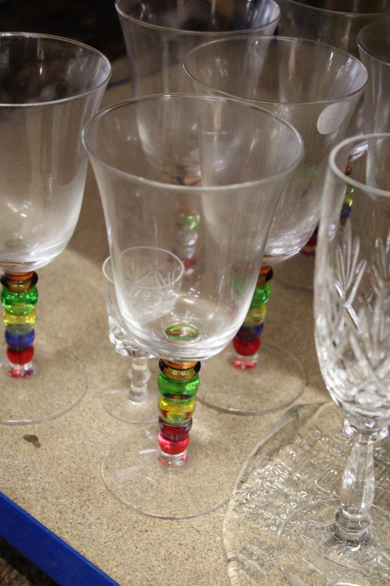 A LARGE QUANTITY OF GLASSWARE TO INCLUDE WINE GLASSES, VINEGAR BOTTLE WITH STOPPER, CHEESEBOARD, - Image 6 of 6