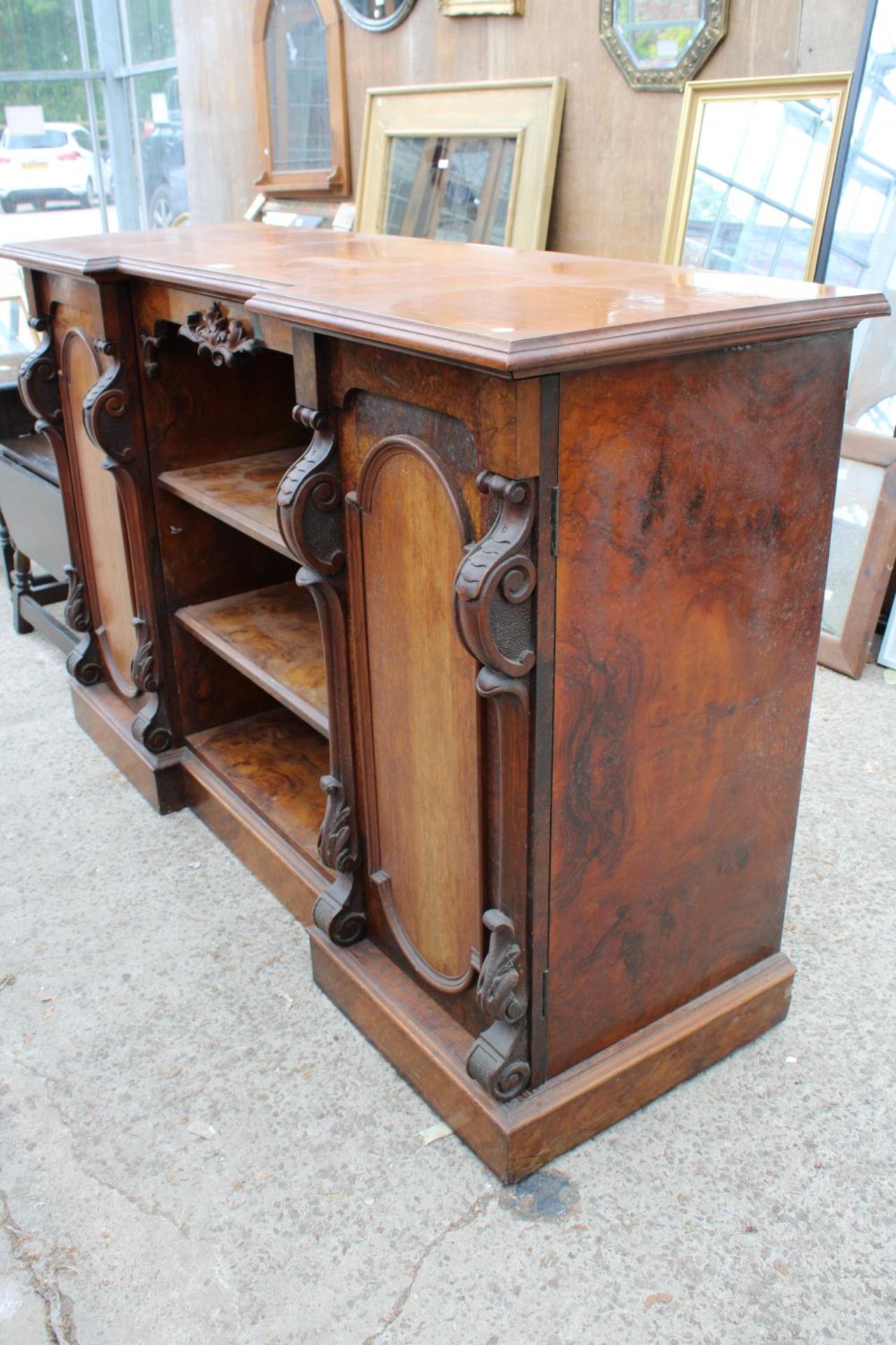 A VICTORIAN MAHOGANY AND WALNUT BREAKFRONT SIDEBOARD ENCLOSING TWO CUPBOARDS 59" WIDE - Image 2 of 7