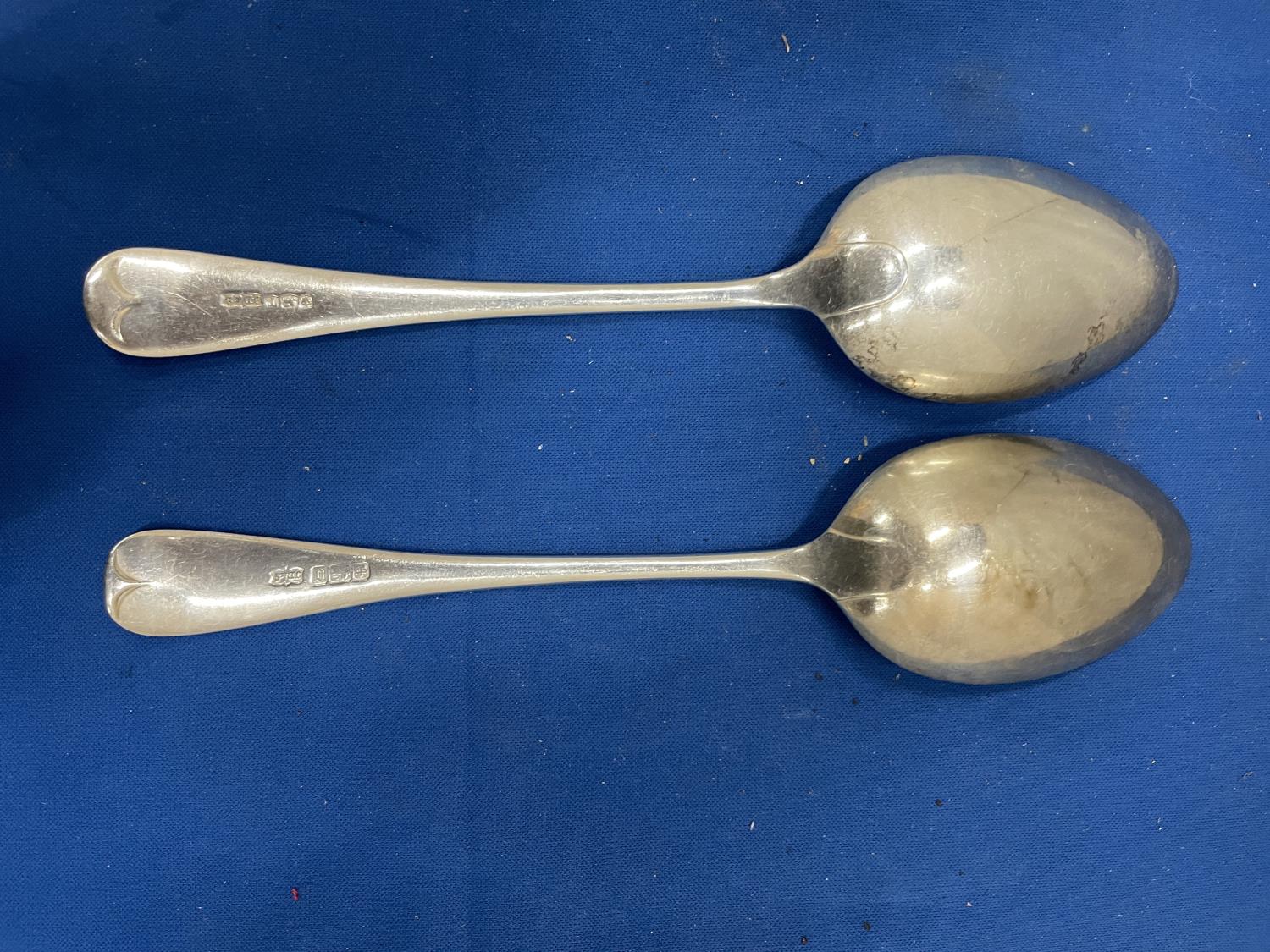 TWO HALLMARKED SHEFFIELD SILVER SERVING SPOONS WEIGHT 166.68G - Image 4 of 8