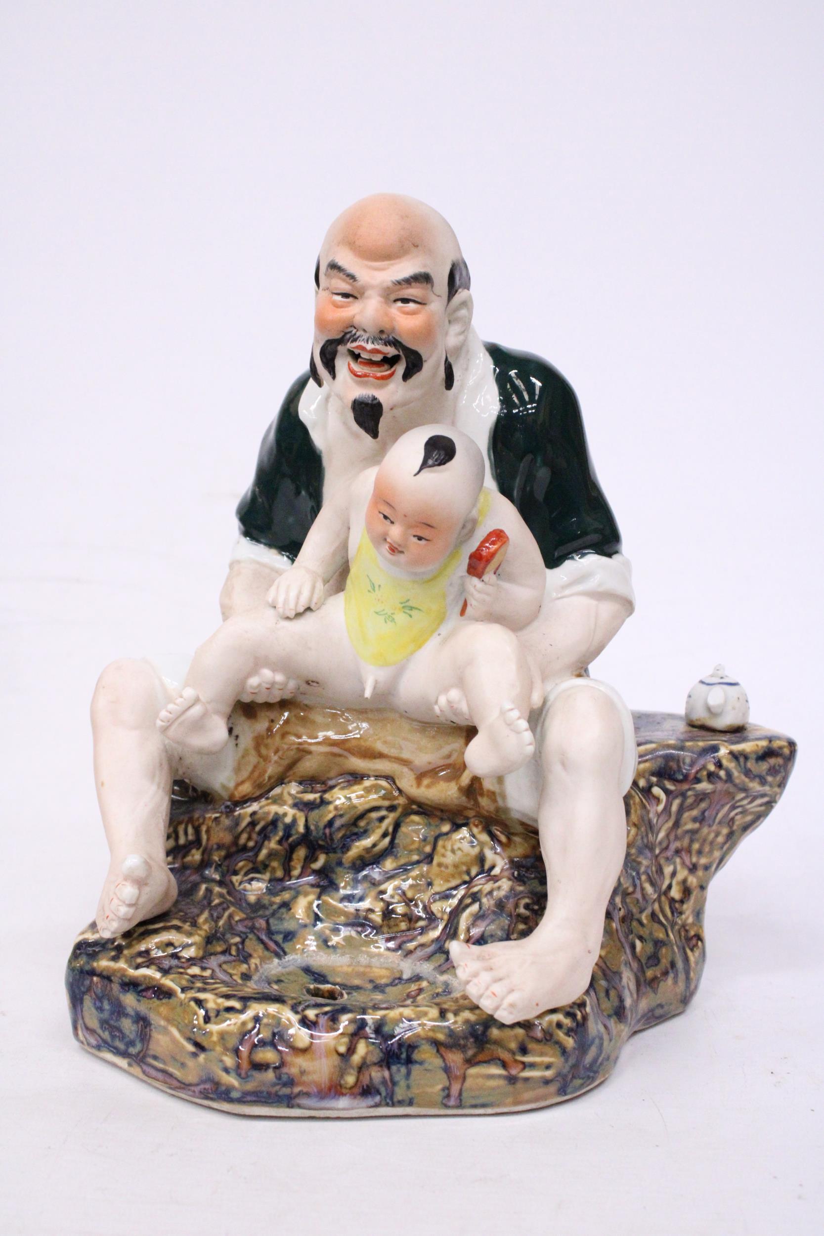 A CHINESE PORCELAIN MAN WITH BABY - Image 2 of 6
