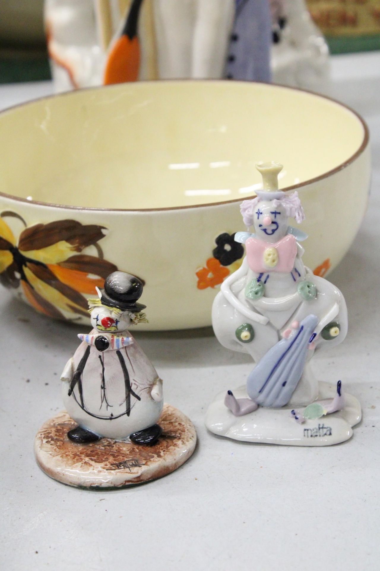 TWO VINTAGE STAFFORDSHIRE FLATBACKS TO INCLUDE A CRICKETER, A MYOTT AND SONS HANDPAINTED BOWL AND - Image 2 of 5