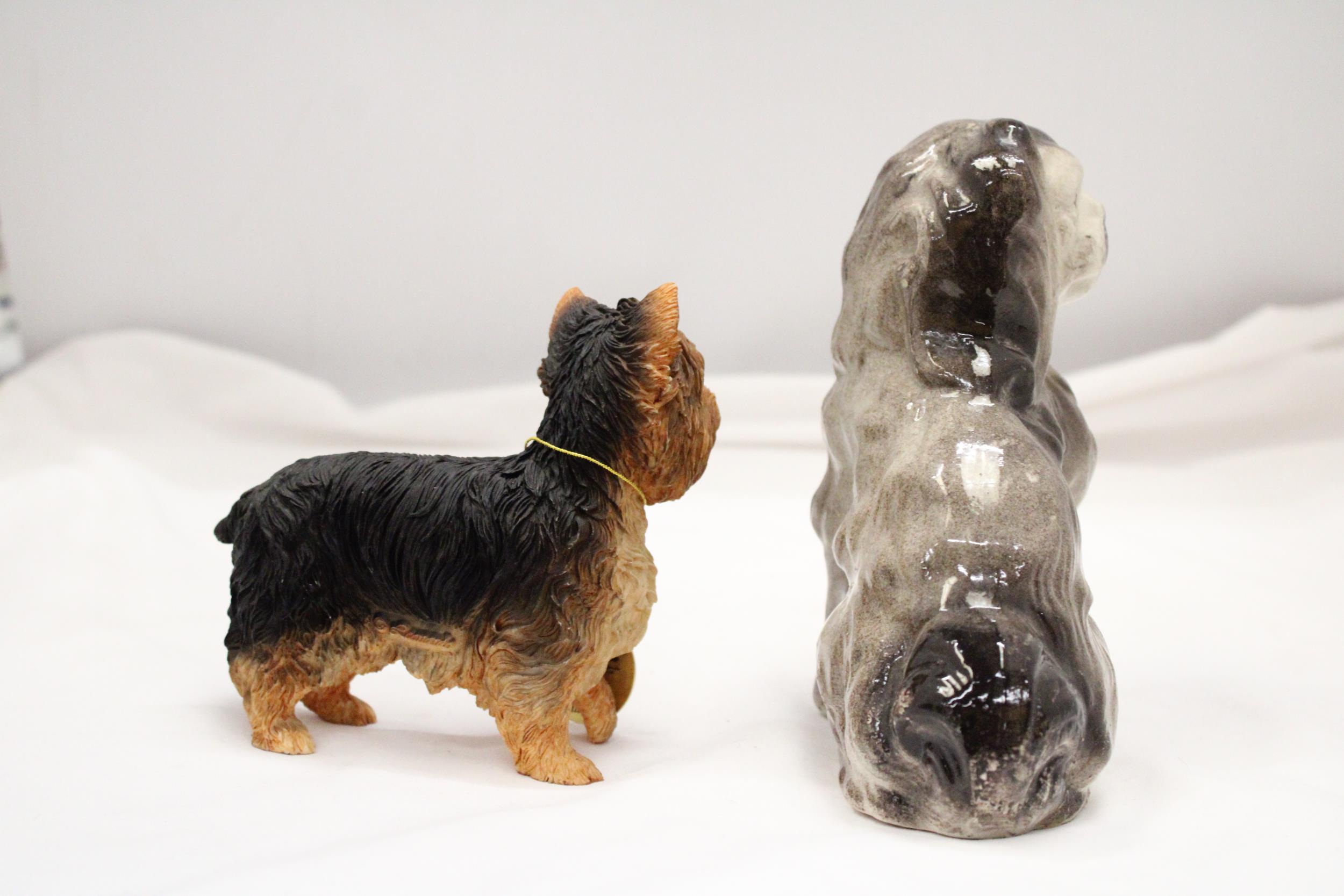 A FIGURE OF A MANTLE BLACK SPANIEL DOG AND A FURTHER LEONARD COLLECTION FIGURE OF A YORKSHIRE - Bild 3 aus 5