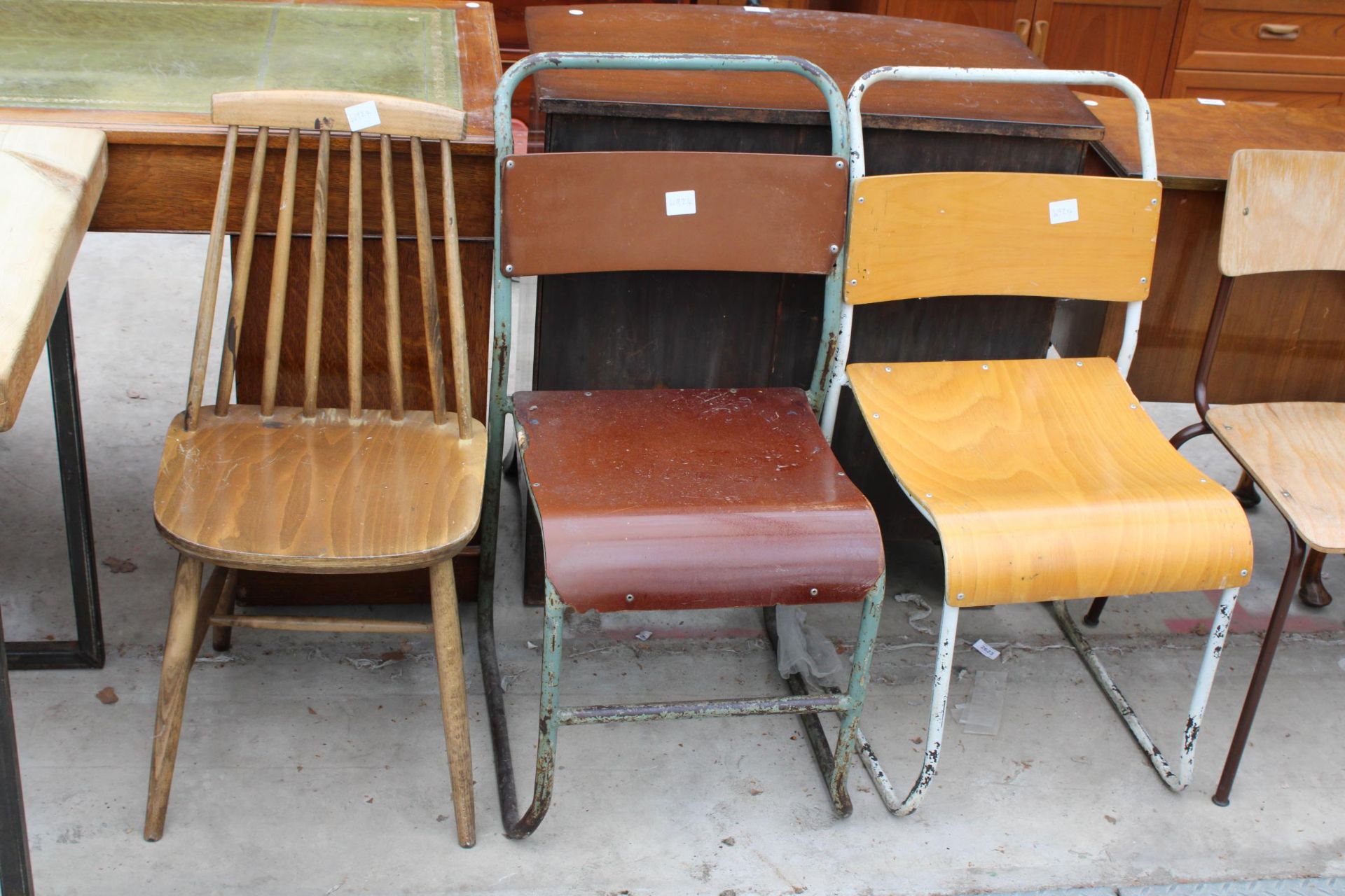 SEVEN 1950'S BENTWOOD CHAIRS ON TUBULAR FRAMES, ERCOL STYLE CHAIR - Image 2 of 3