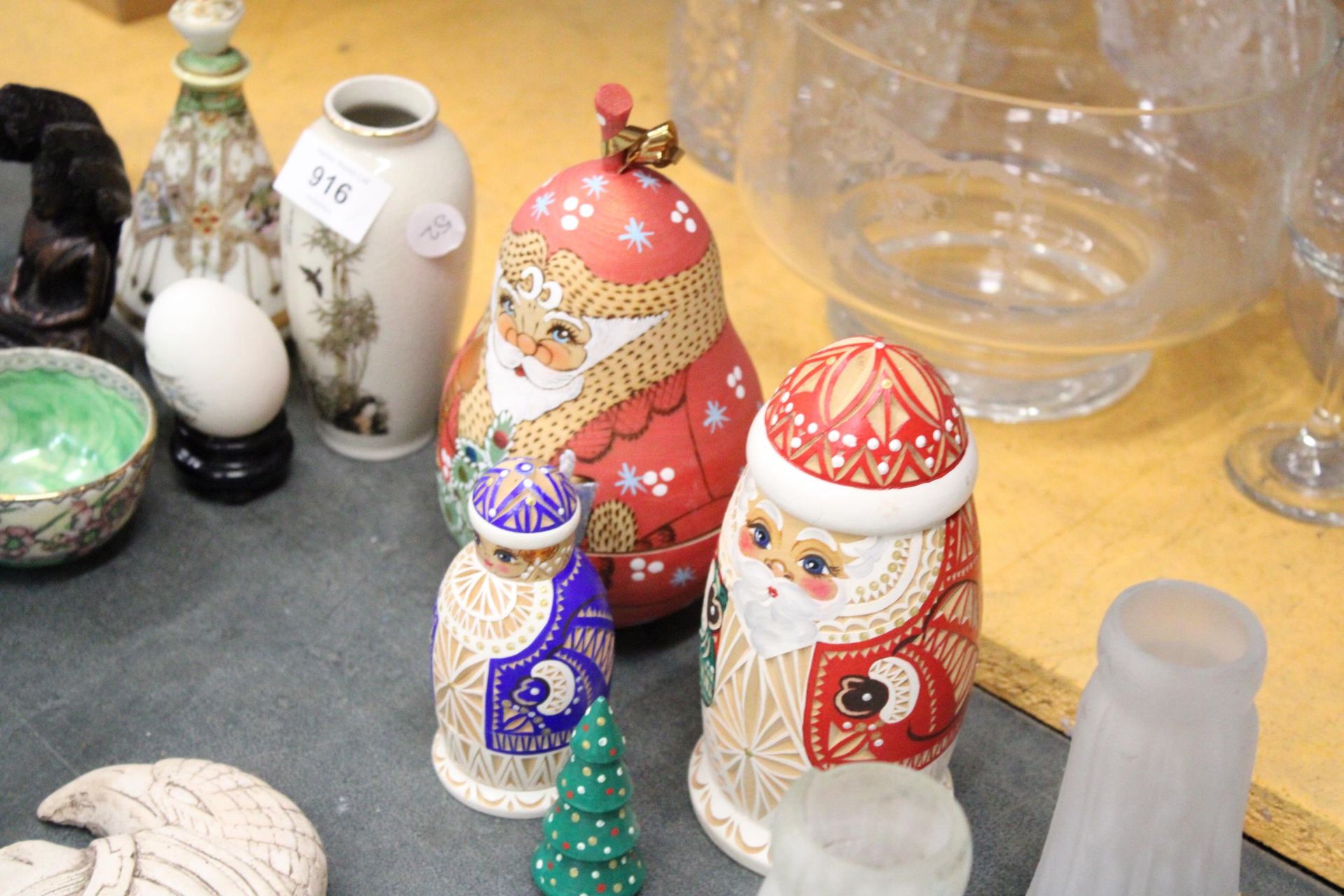 FOUR HANDPAINTED RUSSIAN DOLLS AND A CHRISTMAS TREE ORNAMENT - Image 5 of 5