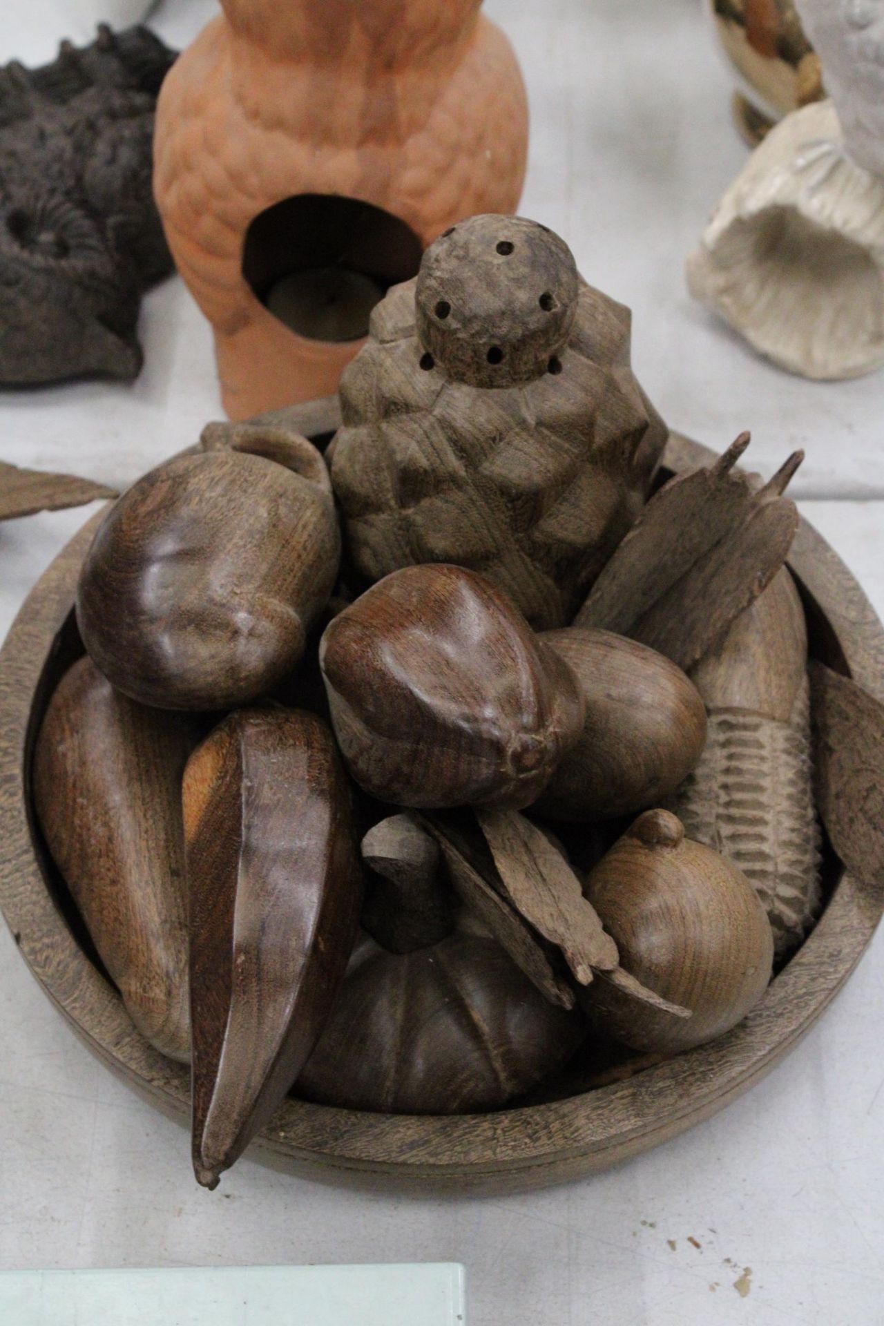 A UNUSUAL TREEN FRUIT BOWL WITH WOODEN FRUIT AND VEGTABLES PLUS LEAVES - Image 3 of 4