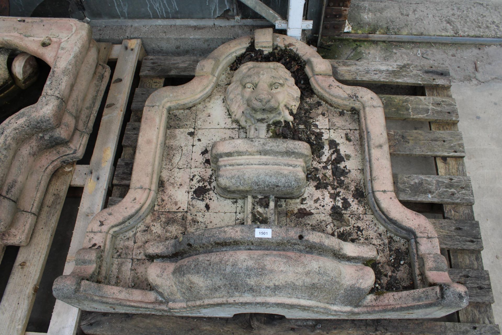 AN EXTREMELY LARGE AND HEAVY RECONSTITUTED STONE WATER FEATURE WITH LION HEAD DETAIL - Image 2 of 4
