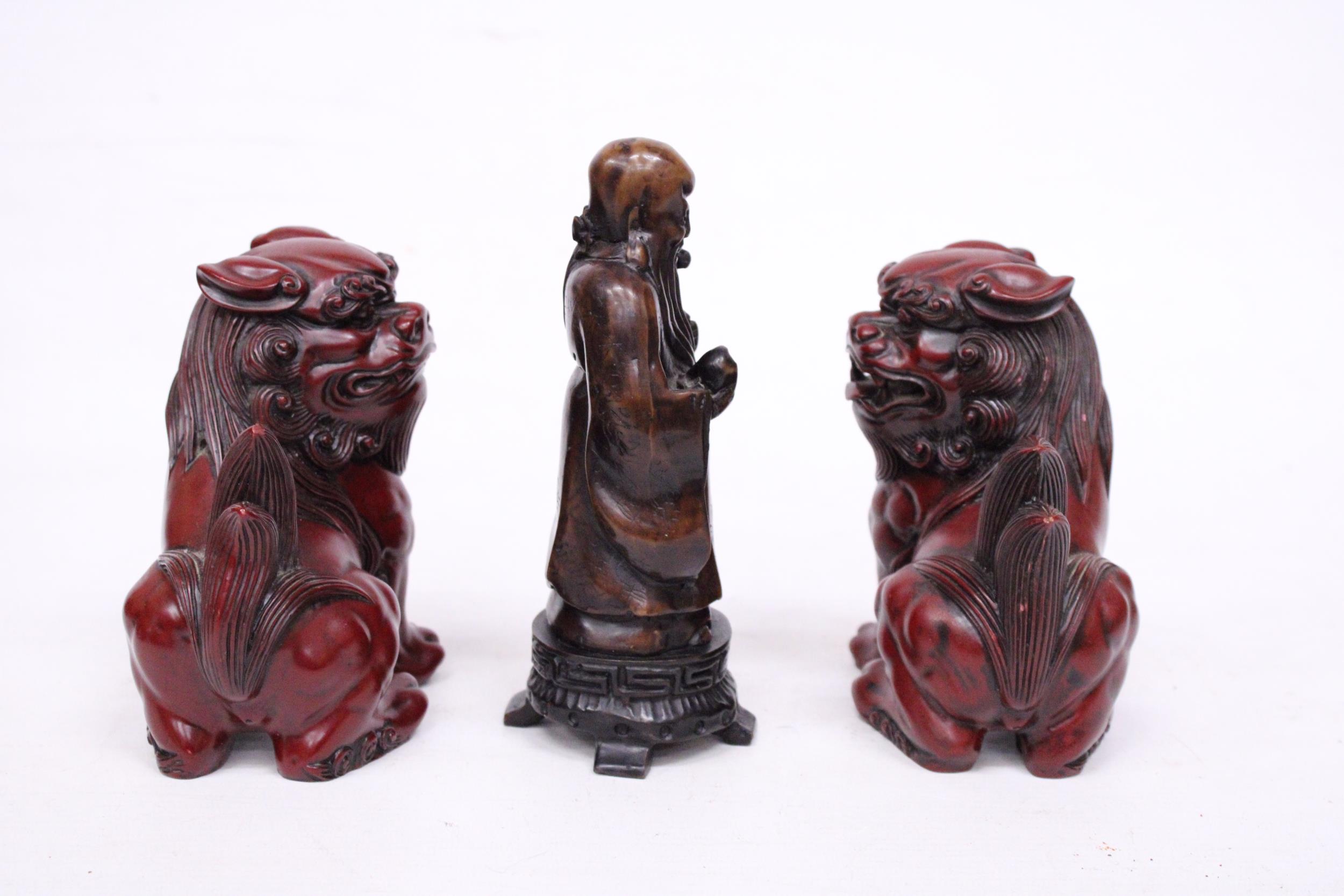 A PAIR OF CHINESE FOO DOGS AND A CHINESE WISEMAN - Image 4 of 4