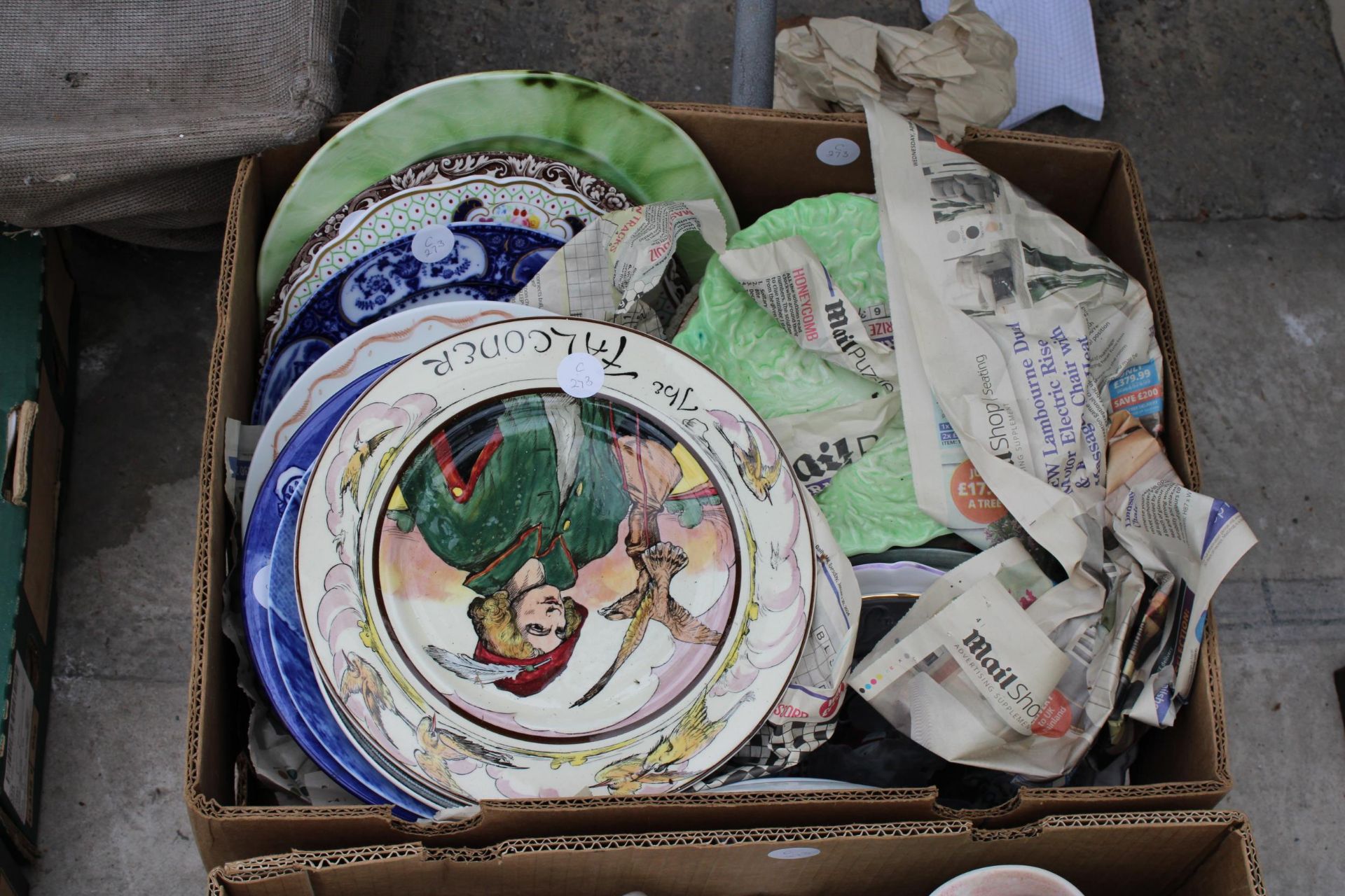 AN ASSORTMENT OF CERAMIC ITEMS TO INCLUDE PLATES, JUGS AND TEAPOTS ETC - Image 3 of 3