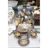 A QUANTITY OF SILVER PLATED ITEMS TO INCLUDE A COFFEE AND TEAPOT, FOOTED BOWL, BUD VASE, JUG,