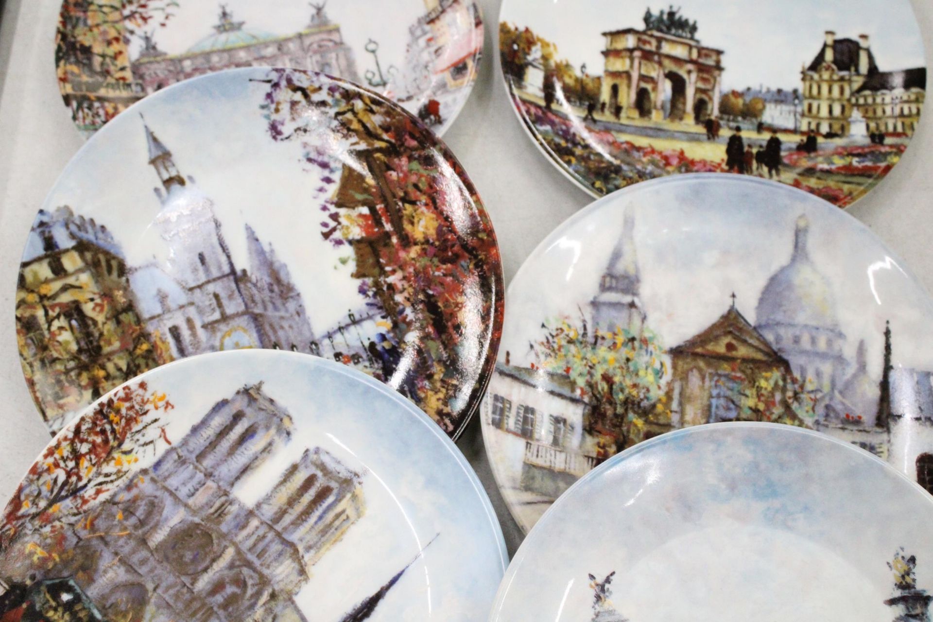 A COLLECTION OF 9 LIMOGES, LIMITED EDITION CABINET PLATES, WITH FRENCH IMAGES - Image 4 of 6