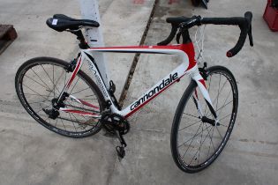 A CANNONDALE SYNAPSE FULL CARBON ROAD RACING BIKE WITH 20 SPEED SHIMANO 105 GEAR SYSTEM