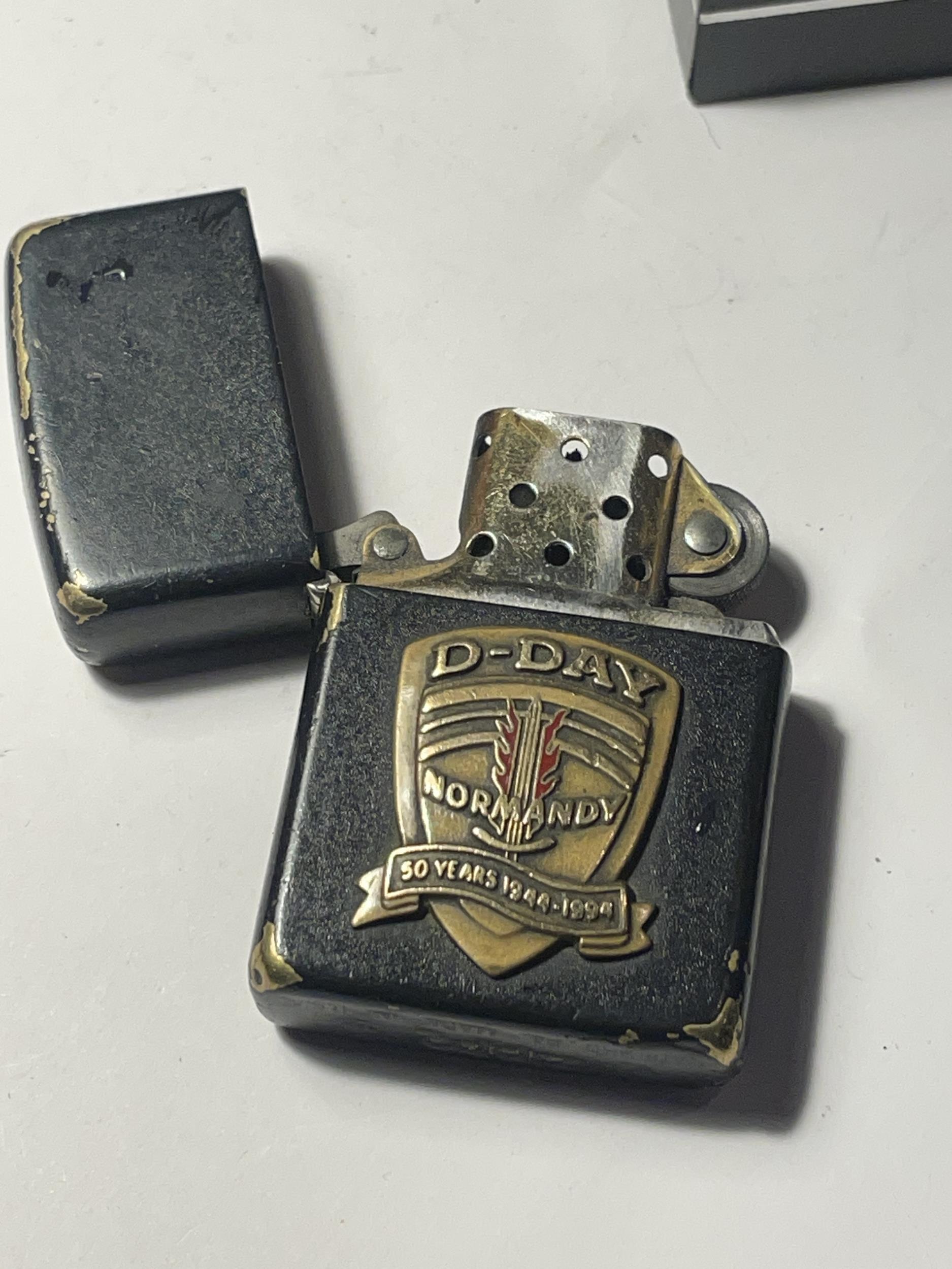 TWO ZIPPO LIGHTERS TO INCLUDE ONE BOXED D-DAY NORMANDY 50 YEARS 1944-1994 - Bild 3 aus 6