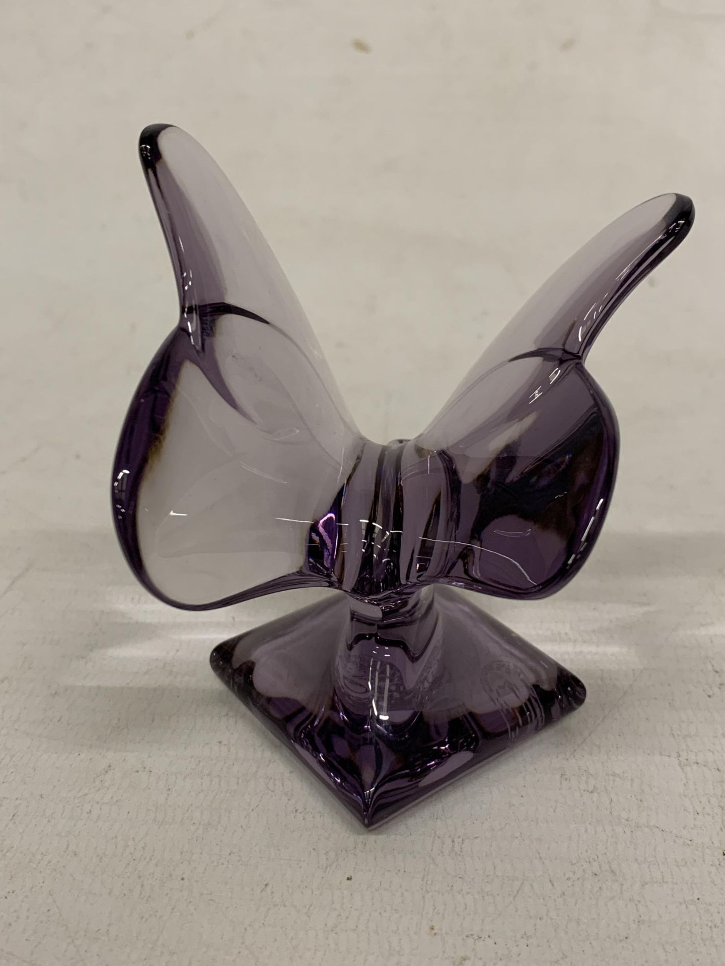 A BACCARAT CRYSTAL PURPLE BUTTERFLY - SIGNED - Image 3 of 4