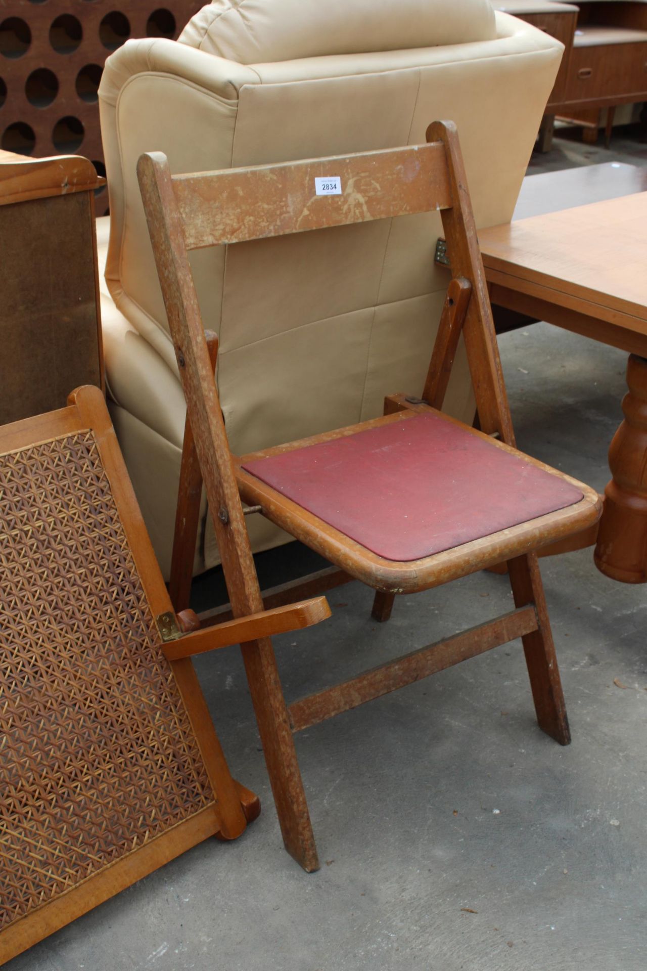 A PAIR OF 1950'S FOLDING CHAIRS, SPLIT CANE BACK REST AND SMALL OCCASIONAL TABLE - Image 4 of 4