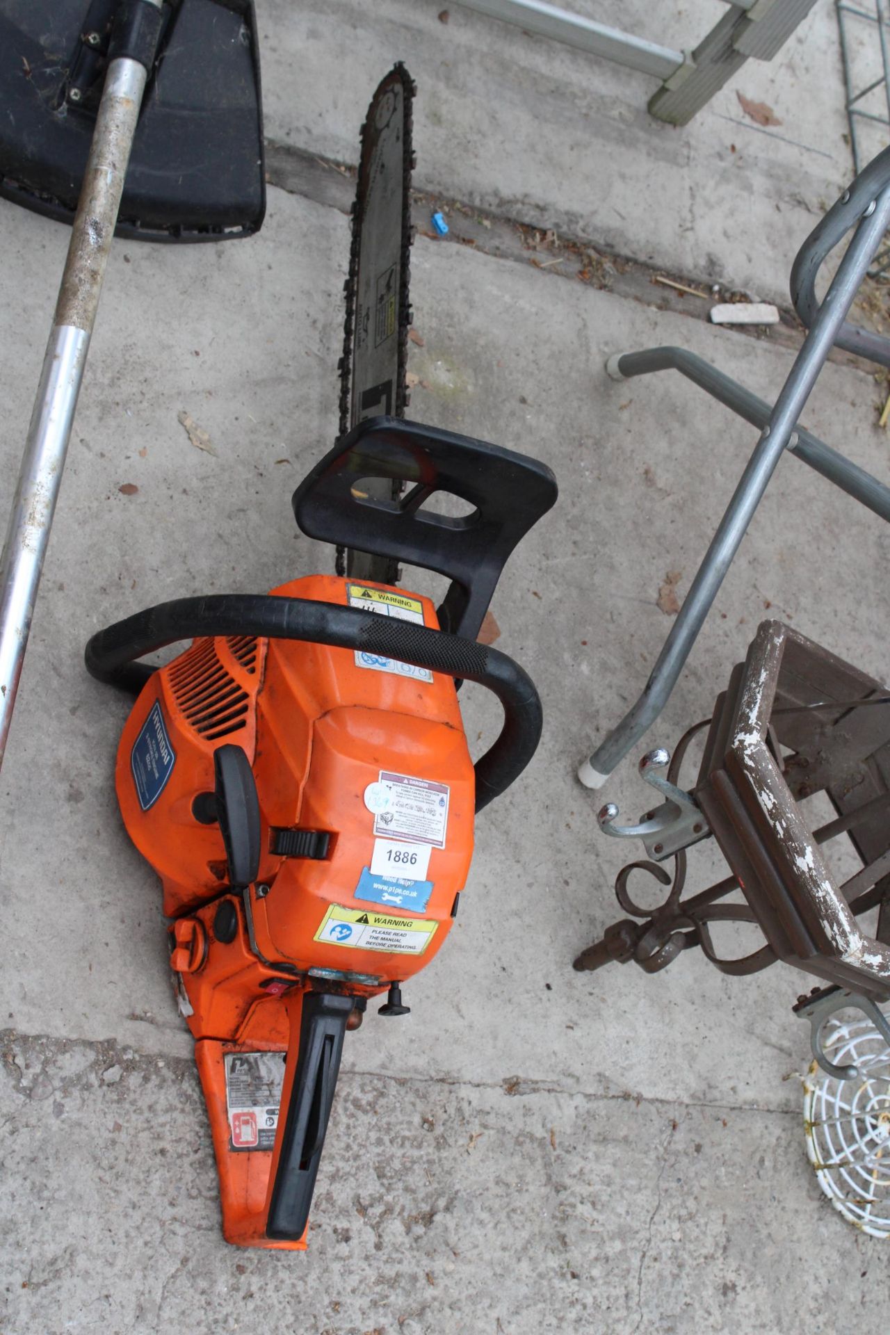 A HYUNDI PETROL CHAINSAW