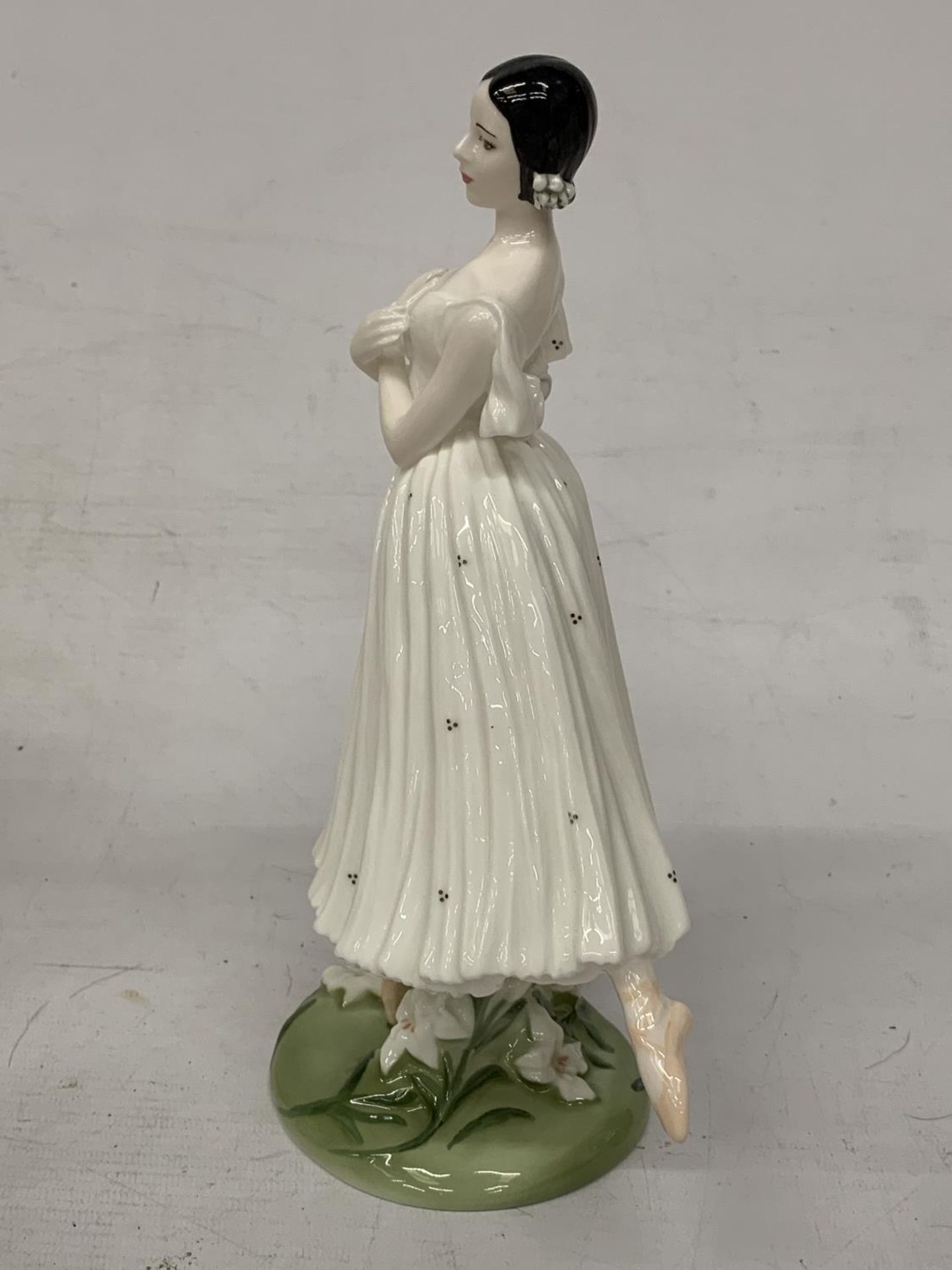 A COALPORT FIGURINE "DAME ALICE MARKOVA" IN THE ROYAL ACADEMY OF DANCING COLLECTION LIMITED - Image 2 of 5