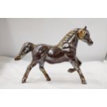 A VERY HEAVY, SOLID, IRRIDESENT HORSE, WEIGHS NEARLY 5KG, HEIGHT 21CM