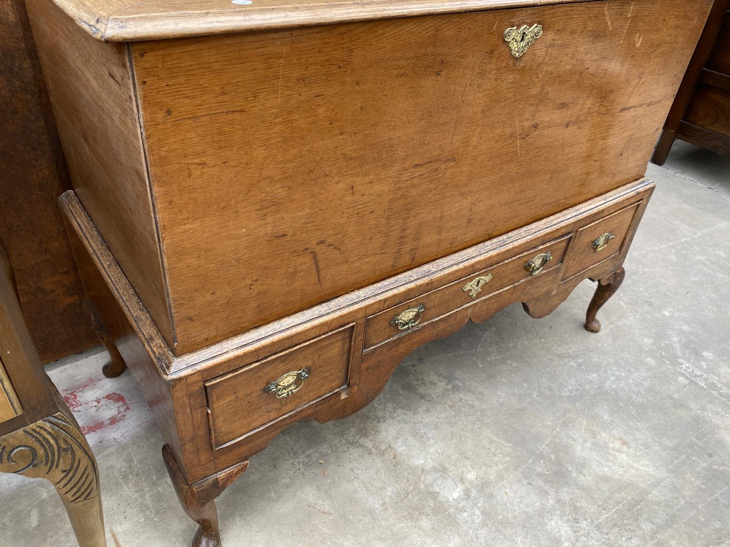 AN 18TH CENTURY OAK AND CROSSBANDED DOWRY CHEST ON STAND, ENCLOSING THREE DRAWERS ON LATER - Image 3 of 8