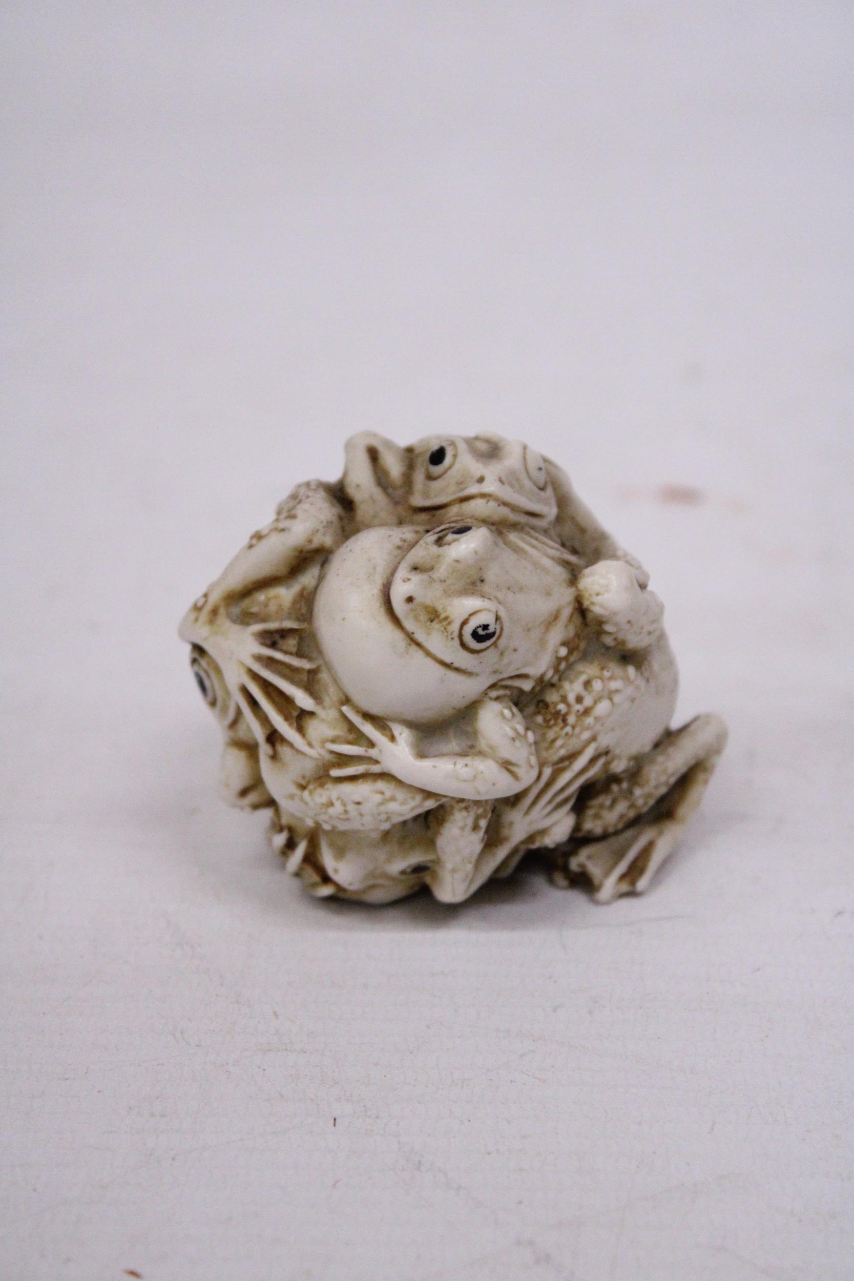 A HAND CARVED ORIENTAL FROG ORNAMENT