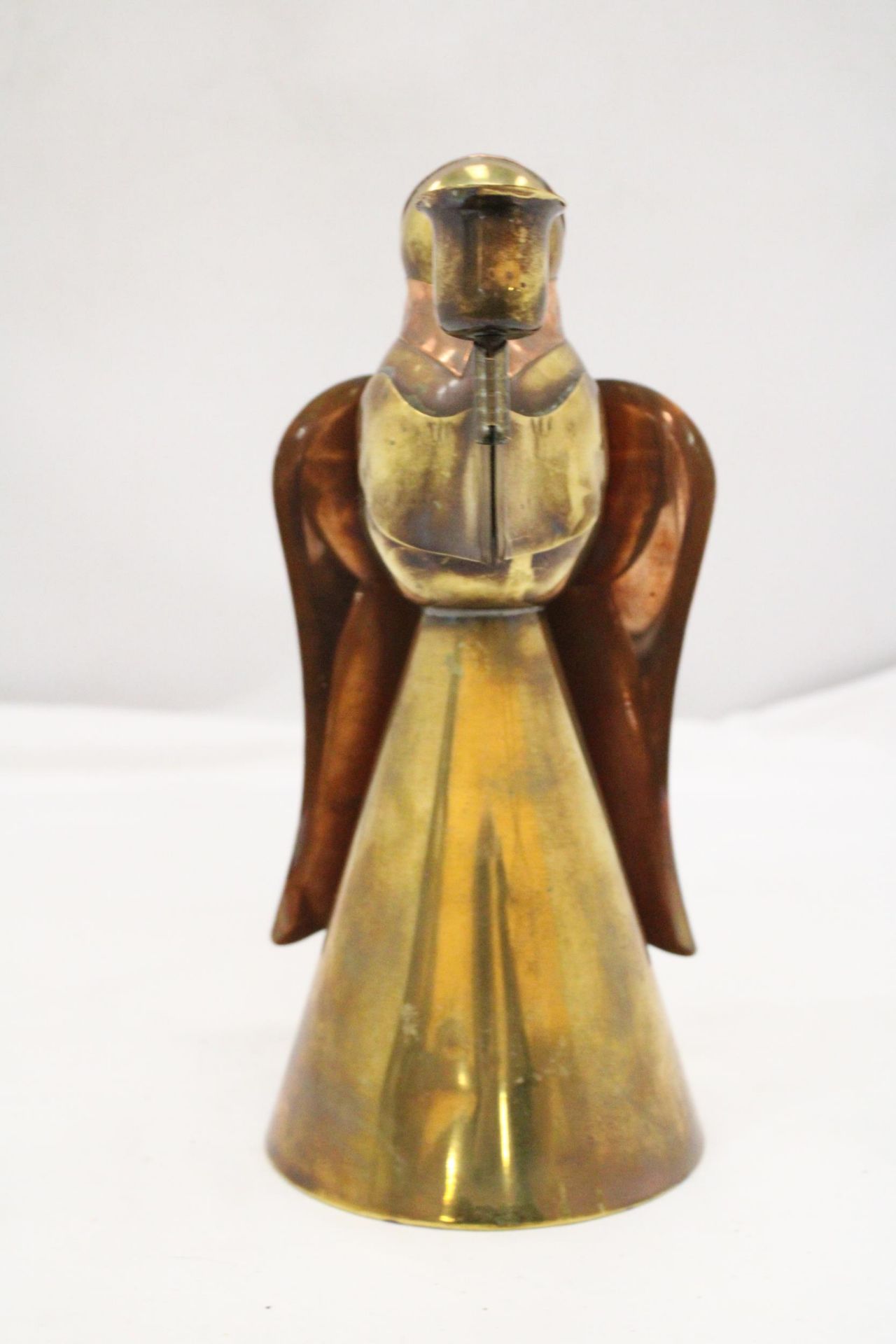 A VINTAGE COPPER AND BRASS ANGEL CANDLE HOLDER - APPROXIMATELY 24CM - Image 2 of 5