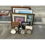 AN ASSORTMENT OF FRAMED PRINTS AND PICTURES